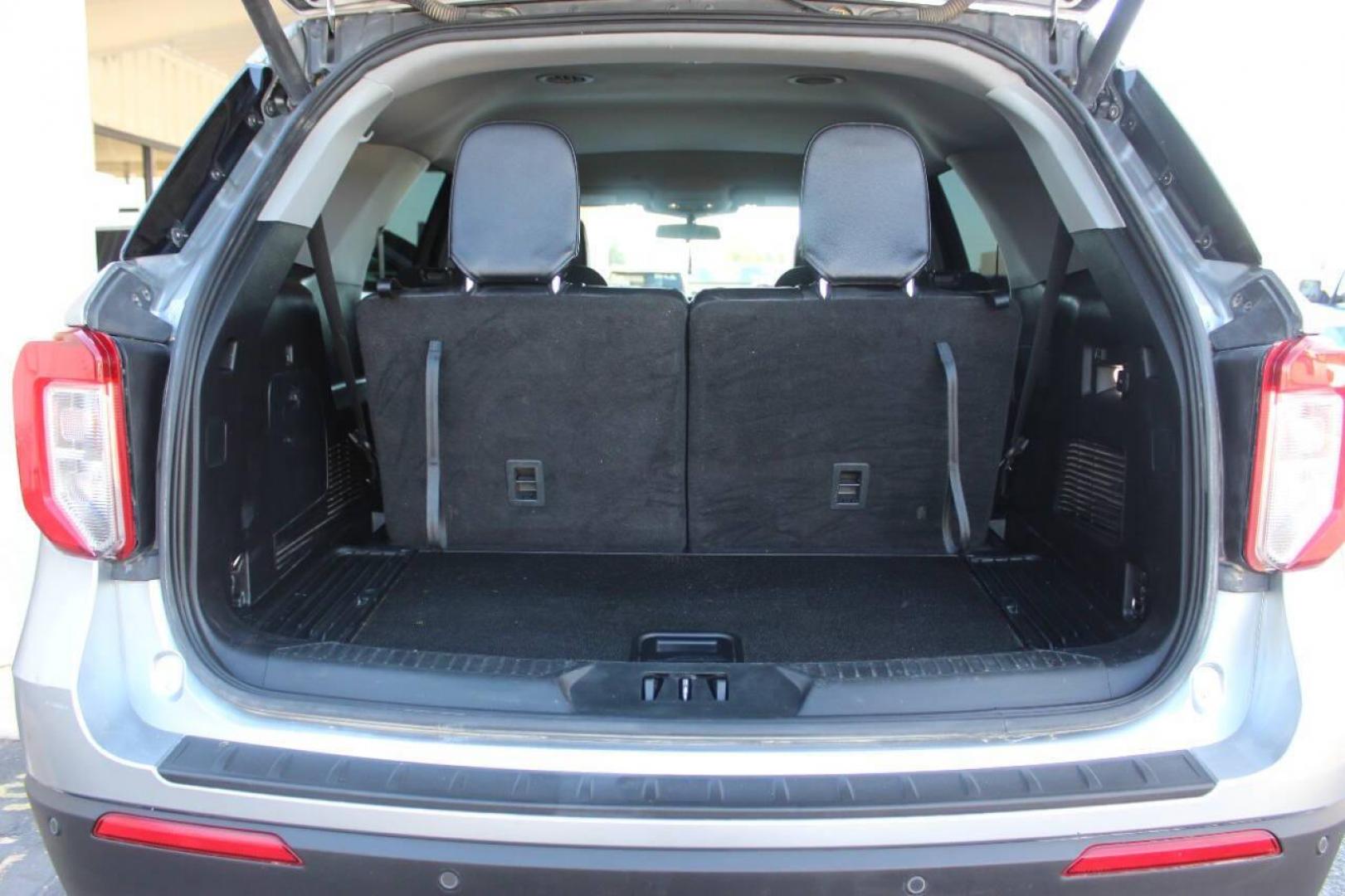 2020 Silver Ford Explorer XLT 2WD (1FMSK7DH9LG) with an 2.3L L4 DOHC 16V engine, 10A transmission, located at 4301 NW 39th , Oklahoma City, OK, 73112, (405) 949-5600, 35.512135, -97.598671 - Photo#13