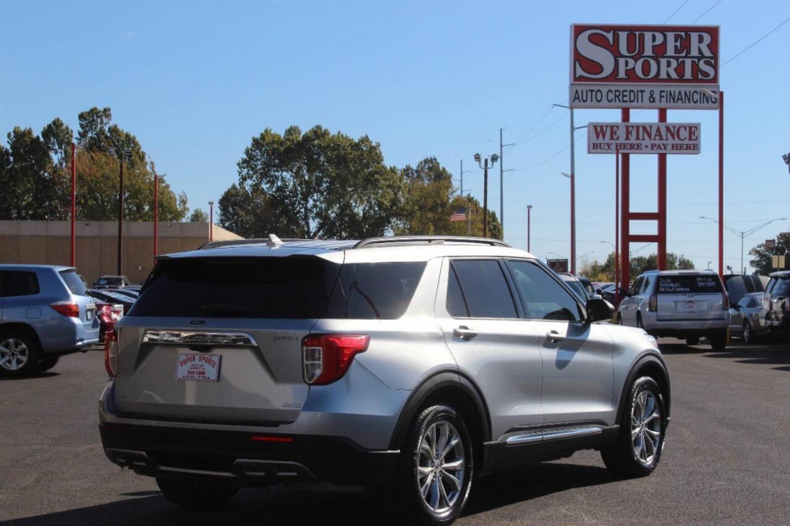 2020 Silver Ford Explorer XLT 2WD (1FMSK7DH9LG) with an 2.3L L4 DOHC 16V engine, 10A transmission, located at 4301 NW 39th , Oklahoma City, OK, 73112, (405) 949-5600, 35.512135, -97.598671 - Photo#4