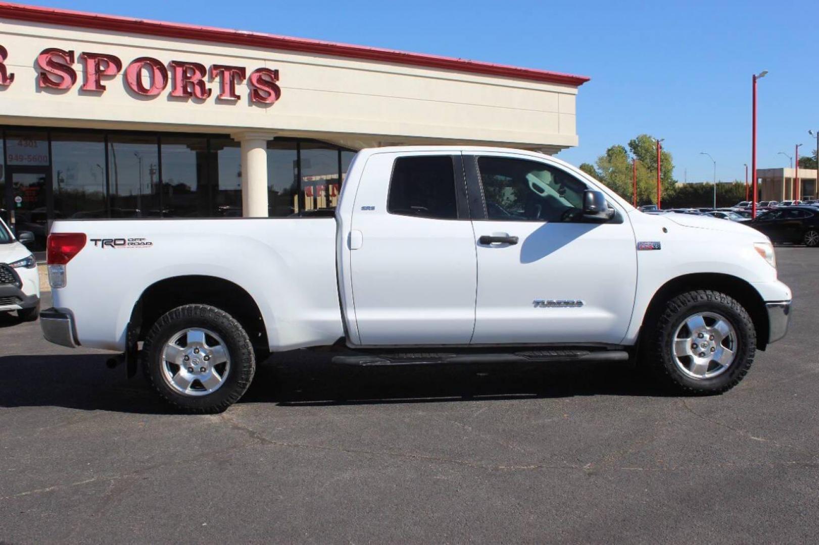 2012 White Toyota Tundra Tundra-Grade 5.7L FFV Double Cab 4WD (5TFUW5F13CX) with an 5.7L V8 DOHC 32V FFV engine, 6-Speed Automatic Overdrive transmission, located at 4301 NW 39th , Oklahoma City, OK, 73112, (405) 949-5600, 35.512135, -97.598671 - NO DRIVERS LICENCE NO-FULL COVERAGE INSURANCE-NO CREDIT CHECK. COME ON OVER TO SUPERSPORTS AND TAKE A LOOK AND TEST DRIVE. PLEASE GIVE US A CALL AT (405) 949-5600. NO LICENSIA DE MANEJAR- NO SEGURO DE COBERTURA TOTAL- NO VERIFICACCION DE CREDITO. POR FAVOR VENGAN A SUPERSPORTS, ECHE UN - Photo#2