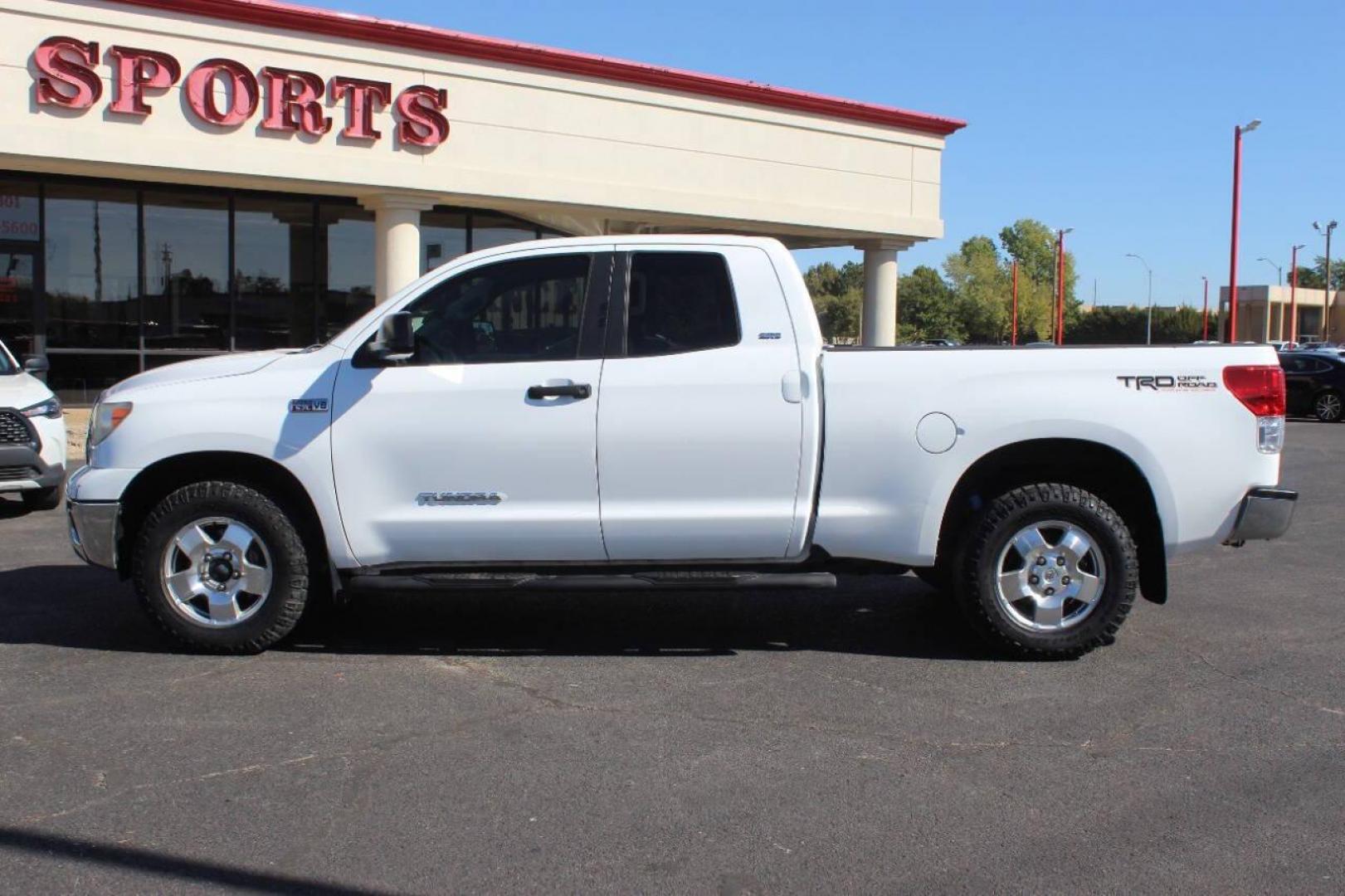 2012 White Toyota Tundra Tundra-Grade 5.7L FFV Double Cab 4WD (5TFUW5F13CX) with an 5.7L V8 DOHC 32V FFV engine, 6-Speed Automatic Overdrive transmission, located at 4301 NW 39th , Oklahoma City, OK, 73112, (405) 949-5600, 35.512135, -97.598671 - NO DRIVERS LICENCE NO-FULL COVERAGE INSURANCE-NO CREDIT CHECK. COME ON OVER TO SUPERSPORTS AND TAKE A LOOK AND TEST DRIVE. PLEASE GIVE US A CALL AT (405) 949-5600. NO LICENSIA DE MANEJAR- NO SEGURO DE COBERTURA TOTAL- NO VERIFICACCION DE CREDITO. POR FAVOR VENGAN A SUPERSPORTS, ECHE UN - Photo#5