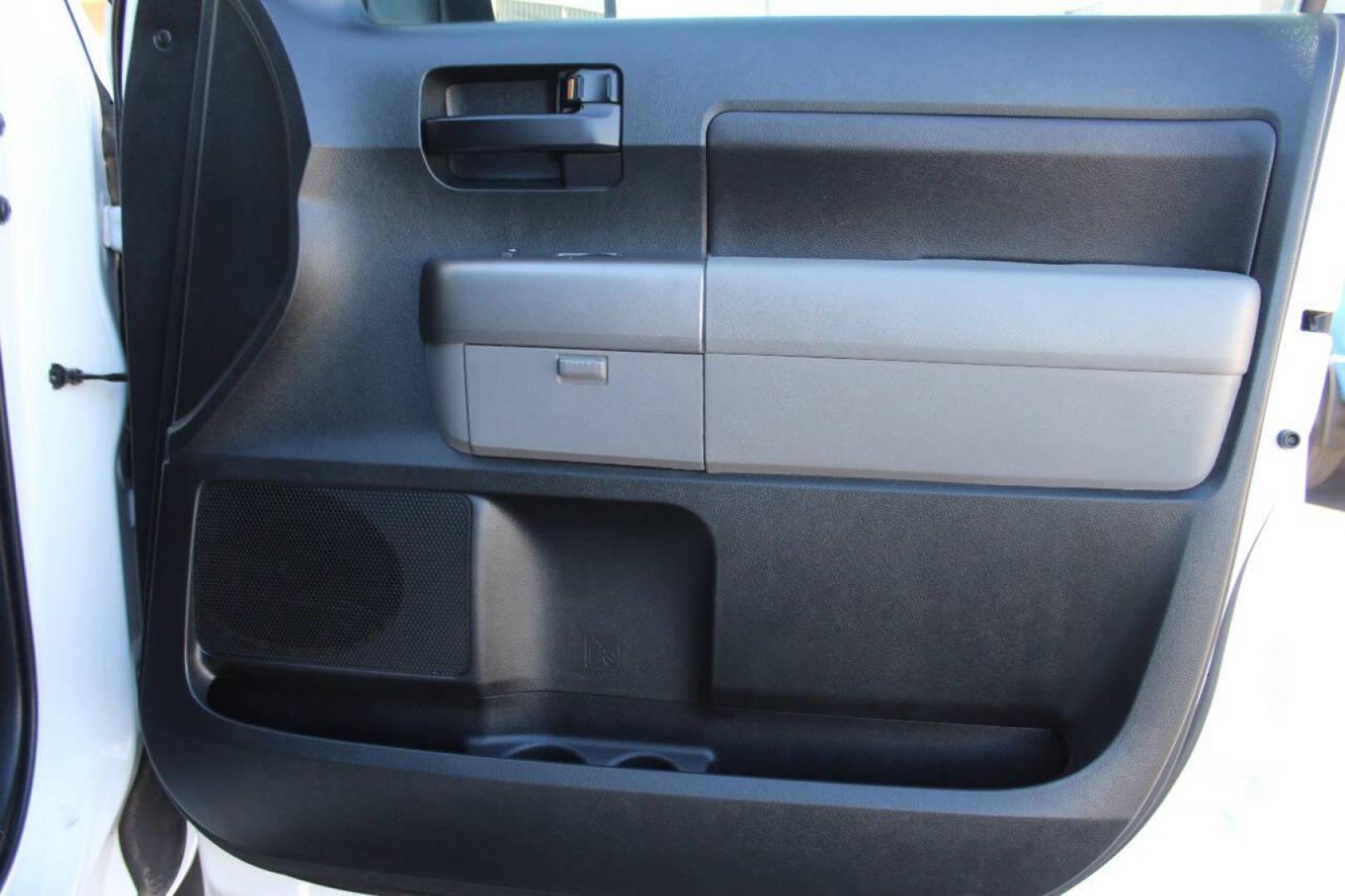 2012 White Toyota Tundra Tundra-Grade 5.7L FFV Double Cab 4WD (5TFUW5F13CX) with an 5.7L V8 DOHC 32V FFV engine, 6-Speed Automatic Overdrive transmission, located at 4301 NW 39th , Oklahoma City, OK, 73112, (405) 949-5600, 35.512135, -97.598671 - NO DRIVERS LICENCE NO-FULL COVERAGE INSURANCE-NO CREDIT CHECK. COME ON OVER TO SUPERSPORTS AND TAKE A LOOK AND TEST DRIVE. PLEASE GIVE US A CALL AT (405) 949-5600. NO LICENSIA DE MANEJAR- NO SEGURO DE COBERTURA TOTAL- NO VERIFICACCION DE CREDITO. POR FAVOR VENGAN A SUPERSPORTS, ECHE UN - Photo#9