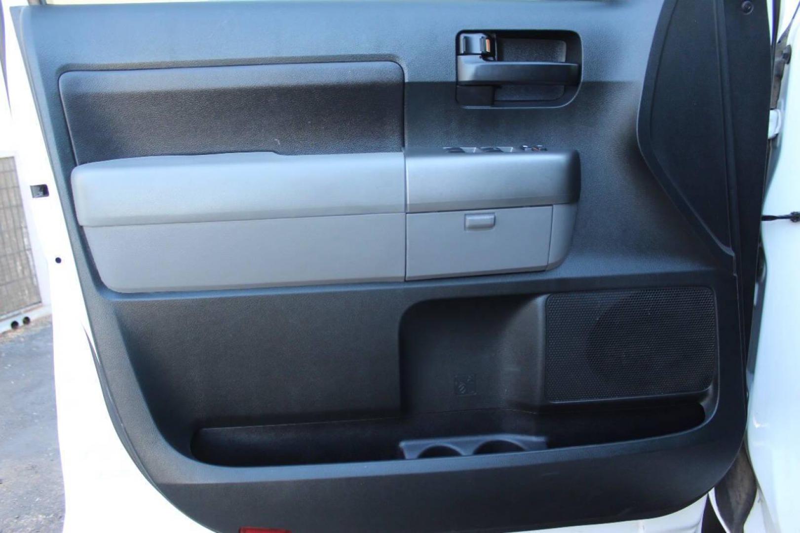 2012 White Toyota Tundra Tundra-Grade 5.7L FFV Double Cab 4WD (5TFUW5F13CX) with an 5.7L V8 DOHC 32V FFV engine, 6-Speed Automatic Overdrive transmission, located at 4301 NW 39th , Oklahoma City, OK, 73112, (405) 949-5600, 35.512135, -97.598671 - NO DRIVERS LICENCE NO-FULL COVERAGE INSURANCE-NO CREDIT CHECK. COME ON OVER TO SUPERSPORTS AND TAKE A LOOK AND TEST DRIVE. PLEASE GIVE US A CALL AT (405) 949-5600. NO LICENSIA DE MANEJAR- NO SEGURO DE COBERTURA TOTAL- NO VERIFICACCION DE CREDITO. POR FAVOR VENGAN A SUPERSPORTS, ECHE UN - Photo#15