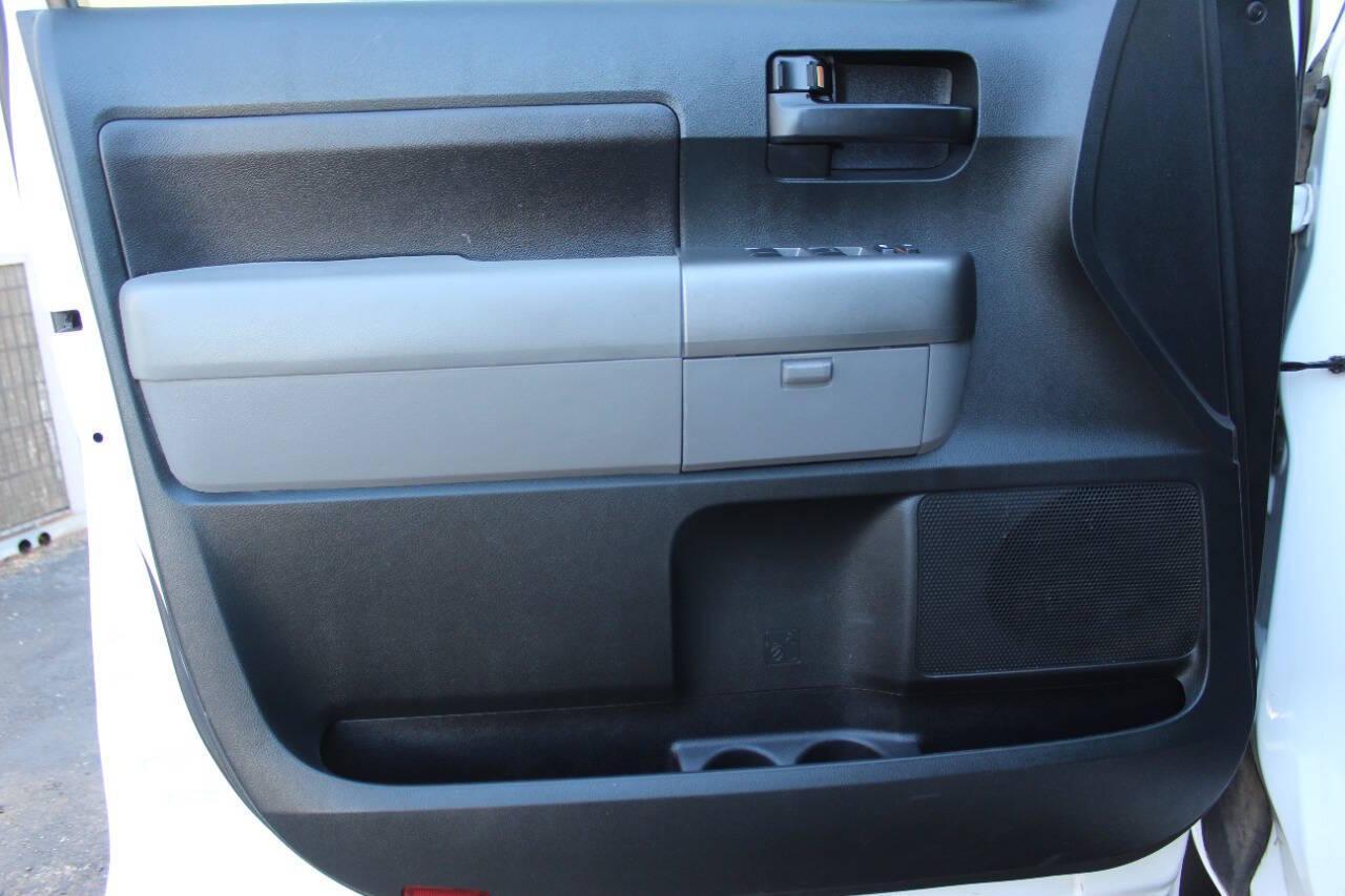 2012 White Toyota Tundra Tundra-Grade 5.7L FFV Double Cab 4WD (5TFUW5F13CX) with an 5.7L V8 DOHC 32V FFV engine, 6-Speed Automatic Overdrive transmission, located at 4301 NW 39th , Oklahoma City, OK, 73112, (405) 949-5600, 35.512135, -97.598671 - NO DRIVERS LICENCE NO-FULL COVERAGE INSURANCE-NO CREDIT CHECK. COME ON OVER TO SUPERSPORTS AND TAKE A LOOK AND TEST DRIVE. PLEASE GIVE US A CALL AT (405) 949-5600. NO LICENSIA DE MANEJAR- NO SEGURO DE COBERTURA TOTAL- NO VERIFICACCION DE CREDITO. POR FAVOR VENGAN A SUPERSPORTS, ECHE UN - Photo#15