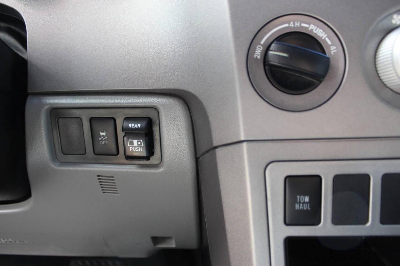 2012 White Toyota Tundra Tundra-Grade 5.7L FFV Double Cab 4WD (5TFUW5F13CX) with an 5.7L V8 DOHC 32V FFV engine, 6-Speed Automatic Overdrive transmission, located at 4301 NW 39th , Oklahoma City, OK, 73112, (405) 949-5600, 35.512135, -97.598671 - NO DRIVERS LICENCE NO-FULL COVERAGE INSURANCE-NO CREDIT CHECK. COME ON OVER TO SUPERSPORTS AND TAKE A LOOK AND TEST DRIVE. PLEASE GIVE US A CALL AT (405) 949-5600. NO LICENSIA DE MANEJAR- NO SEGURO DE COBERTURA TOTAL- NO VERIFICACCION DE CREDITO. POR FAVOR VENGAN A SUPERSPORTS, ECHE UN - Photo#17