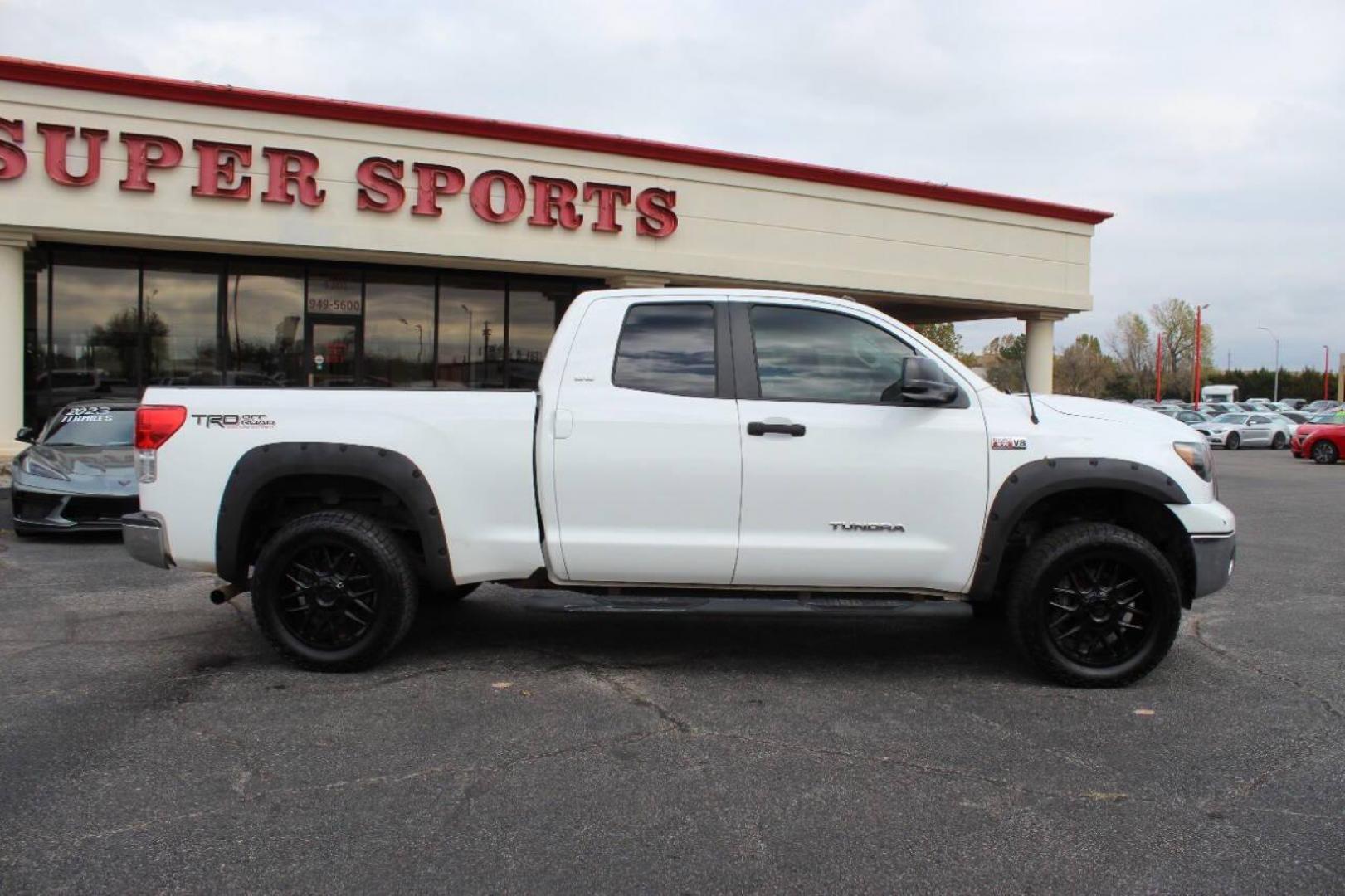 2012 White Toyota Tundra Tundra-Grade 5.7L FFV Double Cab 4WD (5TFUW5F13CX) with an 5.7L V8 DOHC 32V FFV engine, 6-Speed Automatic Overdrive transmission, located at 4301 NW 39th , Oklahoma City, OK, 73112, (405) 949-5600, 35.512135, -97.598671 - NO DRIVERS LICENCE NO-FULL COVERAGE INSURANCE-NO CREDIT CHECK. COME ON OVER TO SUPERSPORTS AND TAKE A LOOK AND TEST DRIVE. PLEASE GIVE US A CALL AT (405) 949-5600. NO LICENSIA DE MANEJAR- NO SEGURO DE COBERTURA TOTAL- NO VERIFICACCION DE CREDITO. POR FAVOR VENGAN A SUPERSPORTS, ECHE UN - Photo#2