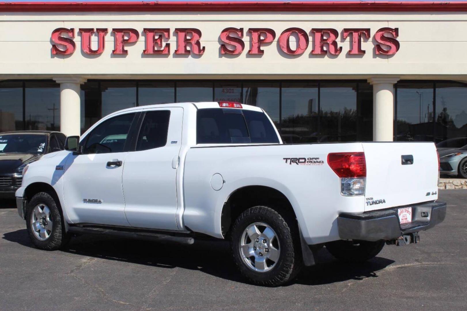 2012 White Toyota Tundra Tundra-Grade 5.7L FFV Double Cab 4WD (5TFUW5F13CX) with an 5.7L V8 DOHC 32V FFV engine, 6-Speed Automatic Overdrive transmission, located at 4301 NW 39th , Oklahoma City, OK, 73112, (405) 949-5600, 35.512135, -97.598671 - NO DRIVERS LICENCE NO-FULL COVERAGE INSURANCE-NO CREDIT CHECK. COME ON OVER TO SUPERSPORTS AND TAKE A LOOK AND TEST DRIVE. PLEASE GIVE US A CALL AT (405) 949-5600. NO LICENSIA DE MANEJAR- NO SEGURO DE COBERTURA TOTAL- NO VERIFICACCION DE CREDITO. POR FAVOR VENGAN A SUPERSPORTS, ECHE UN - Photo#4