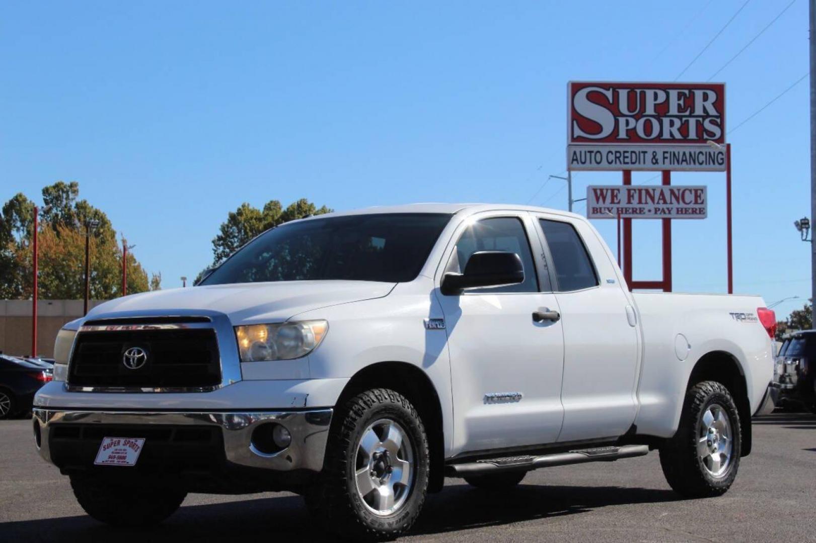 2012 White Toyota Tundra Tundra-Grade 5.7L FFV Double Cab 4WD (5TFUW5F13CX) with an 5.7L V8 DOHC 32V FFV engine, 6-Speed Automatic Overdrive transmission, located at 4301 NW 39th , Oklahoma City, OK, 73112, (405) 949-5600, 35.512135, -97.598671 - NO DRIVERS LICENCE NO-FULL COVERAGE INSURANCE-NO CREDIT CHECK. COME ON OVER TO SUPERSPORTS AND TAKE A LOOK AND TEST DRIVE. PLEASE GIVE US A CALL AT (405) 949-5600. NO LICENSIA DE MANEJAR- NO SEGURO DE COBERTURA TOTAL- NO VERIFICACCION DE CREDITO. POR FAVOR VENGAN A SUPERSPORTS, ECHE UN - Photo#6