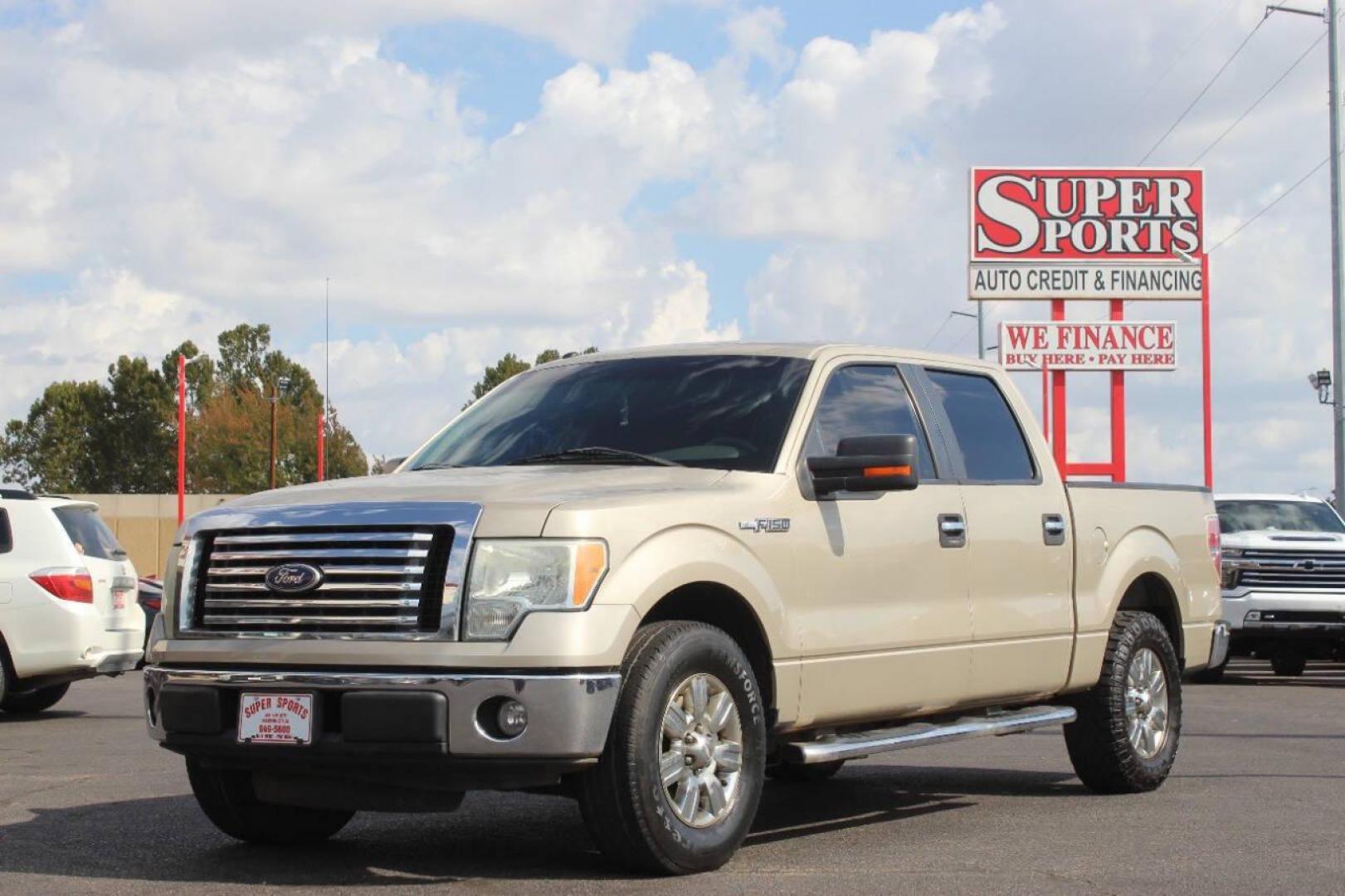 2010 Gold Ford F-150 Lariat SuperCrew 5.5-ft. Bed 2WD (1FTEW1C83AK) with an 4.6L V8 SOHC 24V engine, 4-Speed Automatic transmission, located at 4301 NW 39th , Oklahoma City, OK, 73112, (405) 949-5600, 35.512135, -97.598671 - NO DRIVERS LICENCE NO-FULL COVERAGE INSURANCE-NO CREDIT CHECK. COME ON OVER TO SUPERSPORTS AND TAKE A LOOK AND TEST DRIVE. PLEASE GIVE US A CALL AT (405) 949-5600. NO LICENSIA DE MANEJAR- NO SEGURO DE COBERTURA TOTAL- NO VERIFICACCION DE CREDITO. POR FAVOR VENGAN A SUPERSPORTS, ECHE UN - Photo#6