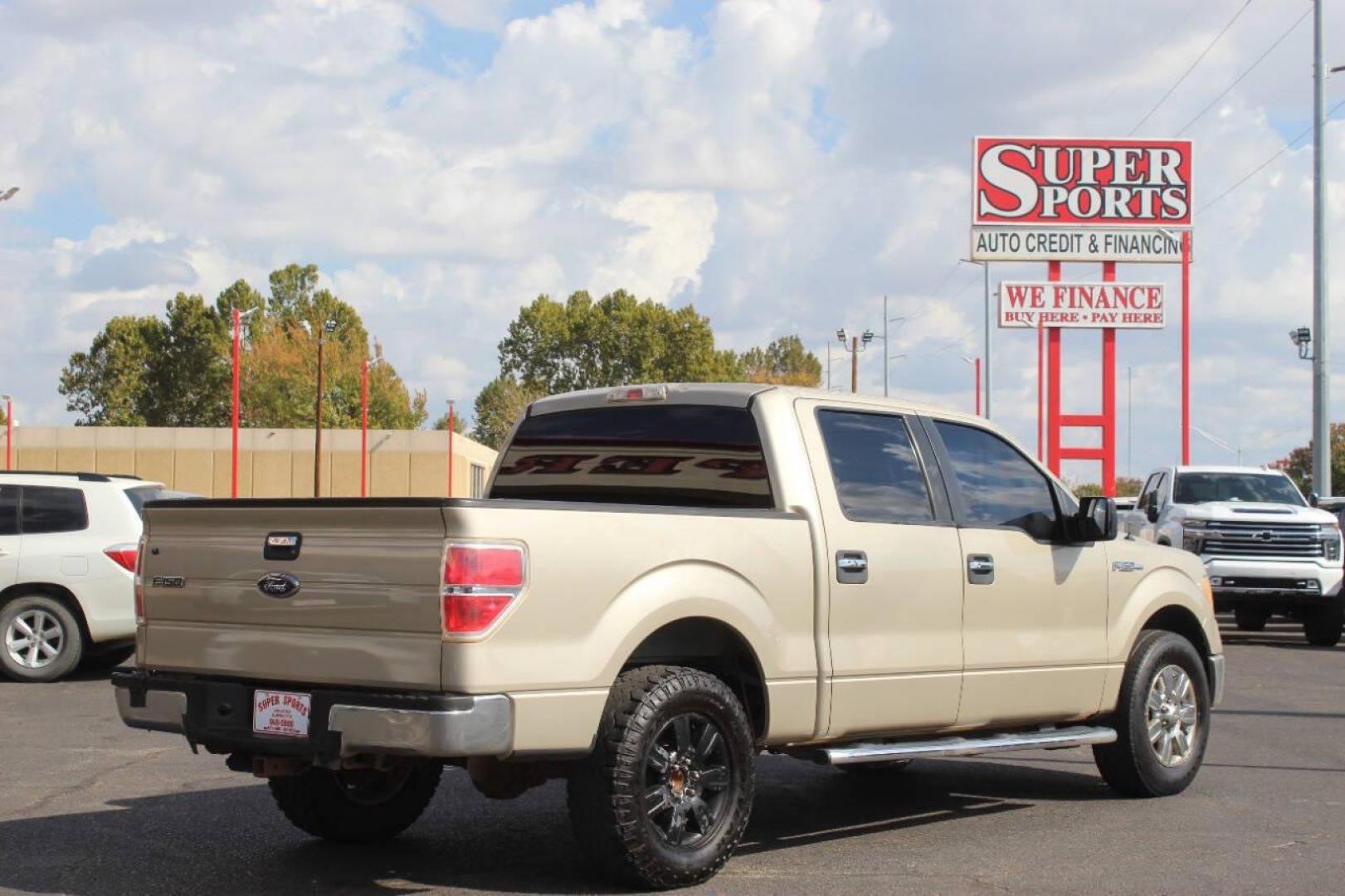2010 Gold Ford F-150 Lariat SuperCrew 5.5-ft. Bed 2WD (1FTEW1C83AK) with an 4.6L V8 SOHC 24V engine, 4-Speed Automatic transmission, located at 4301 NW 39th , Oklahoma City, OK, 73112, (405) 949-5600, 35.512135, -97.598671 - NO DRIVERS LICENCE NO-FULL COVERAGE INSURANCE-NO CREDIT CHECK. COME ON OVER TO SUPERSPORTS AND TAKE A LOOK AND TEST DRIVE. PLEASE GIVE US A CALL AT (405) 949-5600. NO LICENSIA DE MANEJAR- NO SEGURO DE COBERTURA TOTAL- NO VERIFICACCION DE CREDITO. POR FAVOR VENGAN A SUPERSPORTS, ECHE UN - Photo#3
