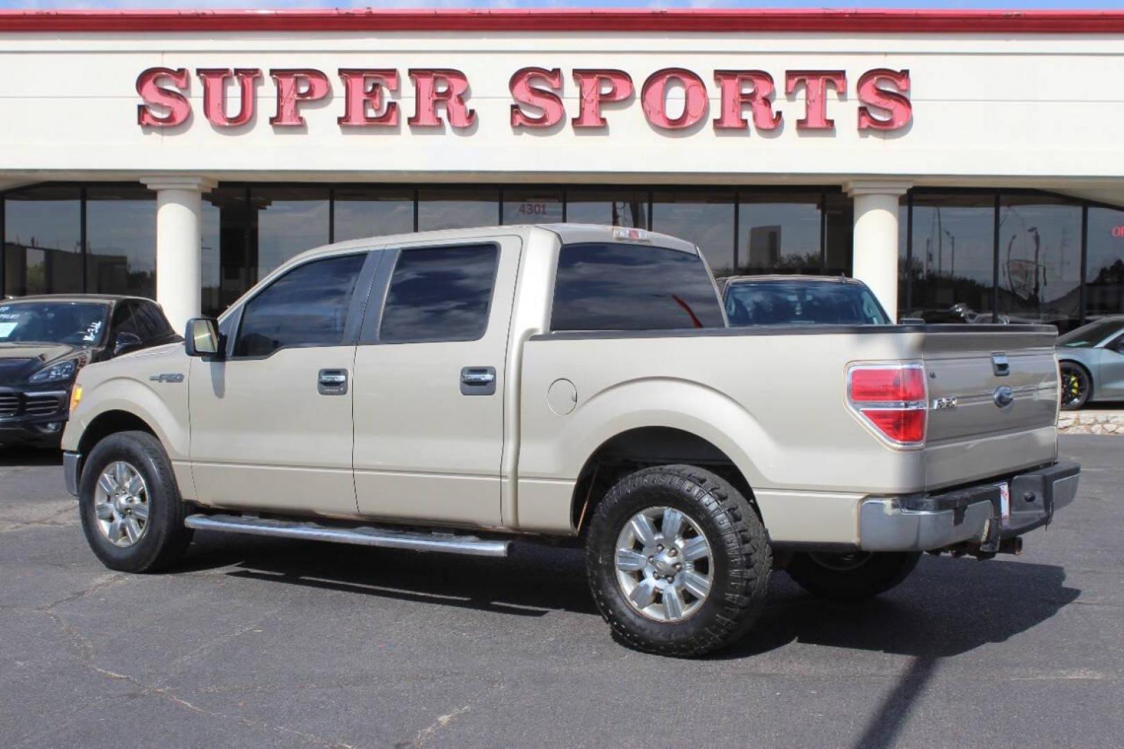 2010 Gold Ford F-150 Lariat SuperCrew 5.5-ft. Bed 2WD (1FTEW1C83AK) with an 4.6L V8 SOHC 24V engine, 4-Speed Automatic transmission, located at 4301 NW 39th , Oklahoma City, OK, 73112, (405) 949-5600, 35.512135, -97.598671 - NO DRIVERS LICENCE NO-FULL COVERAGE INSURANCE-NO CREDIT CHECK. COME ON OVER TO SUPERSPORTS AND TAKE A LOOK AND TEST DRIVE. PLEASE GIVE US A CALL AT (405) 949-5600. NO LICENSIA DE MANEJAR- NO SEGURO DE COBERTURA TOTAL- NO VERIFICACCION DE CREDITO. POR FAVOR VENGAN A SUPERSPORTS, ECHE UN - Photo#4