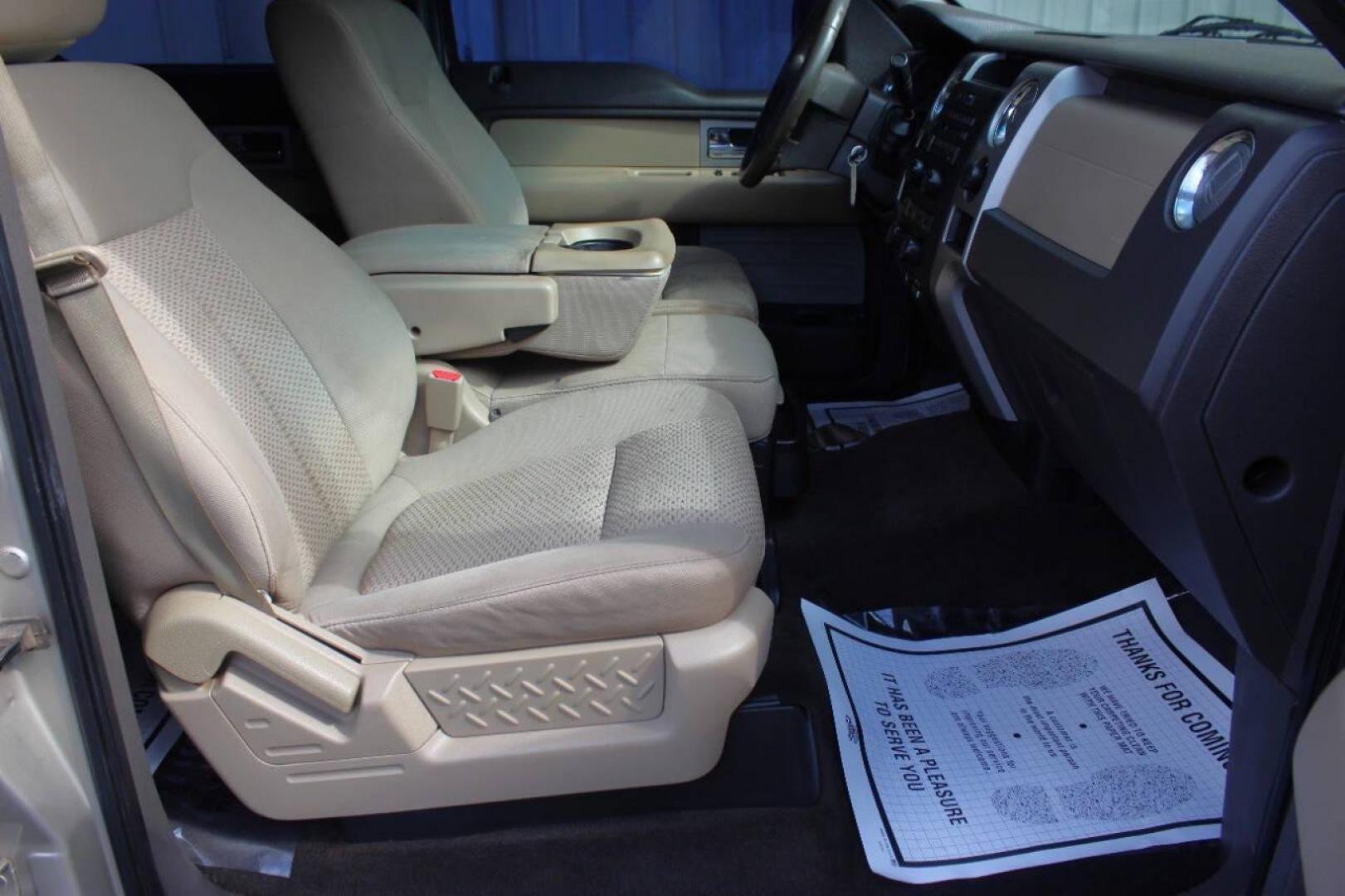 2010 Gold Ford F-150 Lariat SuperCrew 5.5-ft. Bed 2WD (1FTEW1C83AK) with an 4.6L V8 SOHC 24V engine, 4-Speed Automatic transmission, located at 4301 NW 39th , Oklahoma City, OK, 73112, (405) 949-5600, 35.512135, -97.598671 - NO DRIVERS LICENCE NO-FULL COVERAGE INSURANCE-NO CREDIT CHECK. COME ON OVER TO SUPERSPORTS AND TAKE A LOOK AND TEST DRIVE. PLEASE GIVE US A CALL AT (405) 949-5600. NO LICENSIA DE MANEJAR- NO SEGURO DE COBERTURA TOTAL- NO VERIFICACCION DE CREDITO. POR FAVOR VENGAN A SUPERSPORTS, ECHE UN - Photo#8
