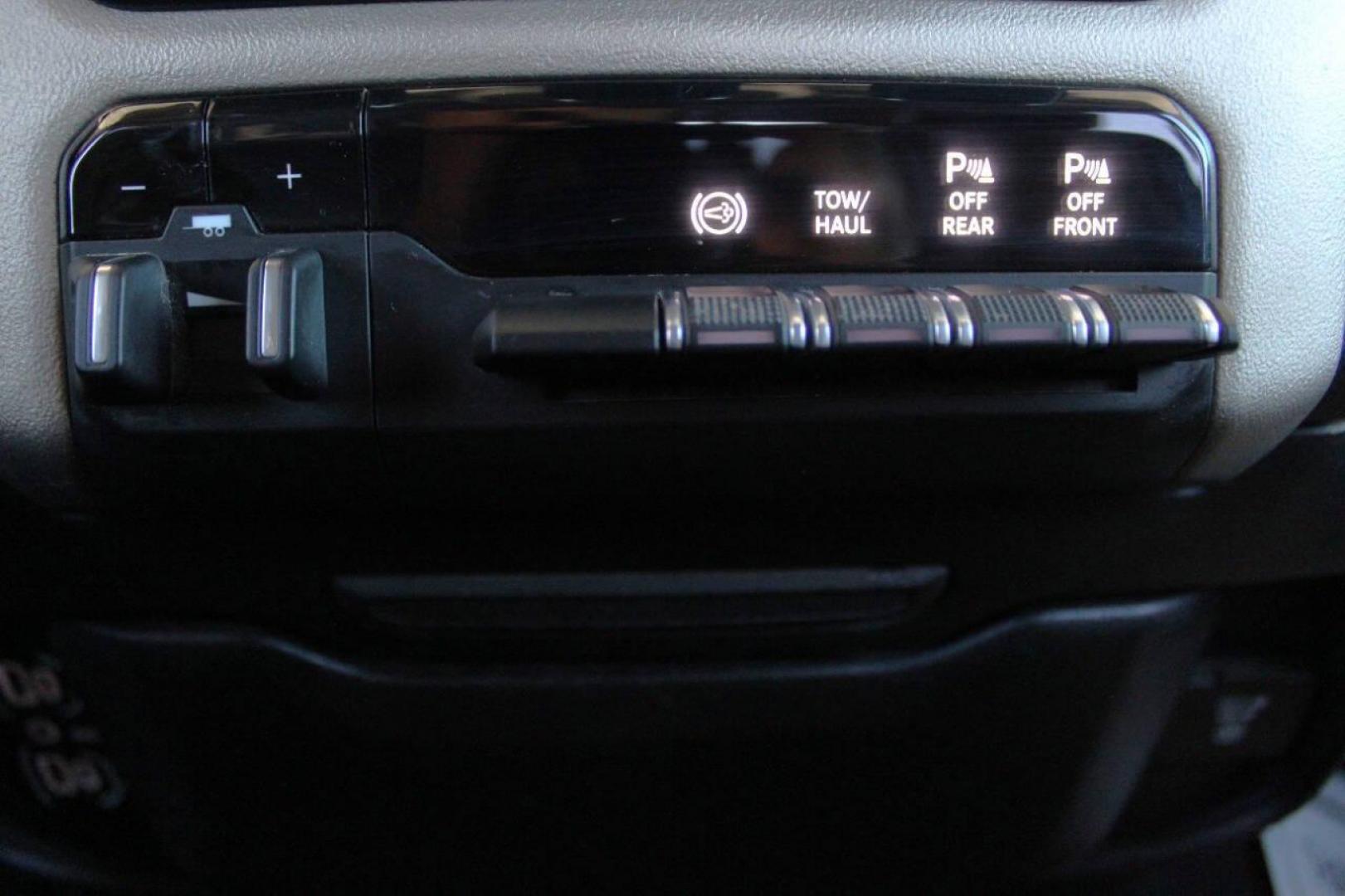 2020 Gray RAM 2500 Laramie Crew Cab SWB 4WD (3C6UR5FLXLG) with an 6.7L L6 OHV 24V TURBO DIESEL engine, 6A transmission, located at 4301 NW 39th , Oklahoma City, OK, 73112, (405) 949-5600, 35.512135, -97.598671 - NO DRIVERS LICENCE NO-FULL COVERAGE INSURANCE-NO CREDIT CHECK. COME ON OVER TO SUPERSPORTS AND TAKE A LOOK AND TEST DRIVE. PLEASE GIVE US A CALL AT (405) 949-5600. NO LICENSIA DE MANEJAR- NO SEGURO DE COBERTURA TOTAL- NO VERIFICACCION DE CREDITO. POR FAVOR VENGAN A SUPERSPORTS, ECHE UN - Photo#20