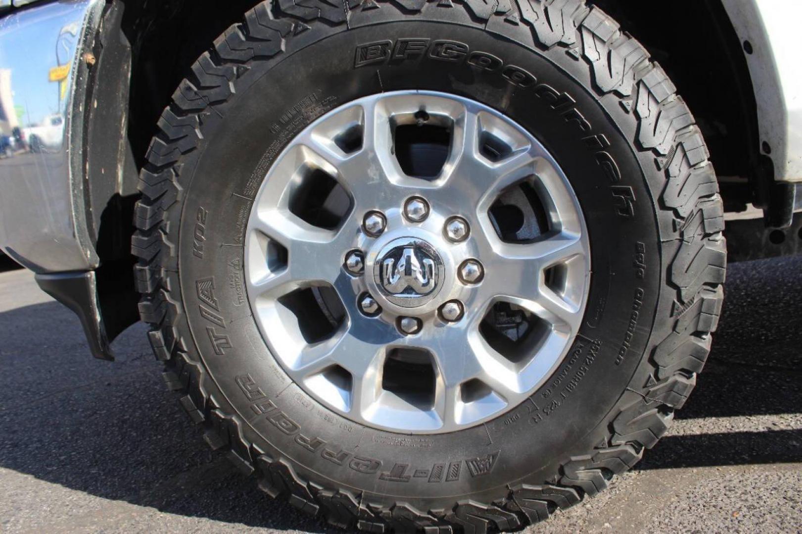 2020 Gray RAM 2500 Laramie Crew Cab SWB 4WD (3C6UR5FLXLG) with an 6.7L L6 OHV 24V TURBO DIESEL engine, 6A transmission, located at 4301 NW 39th , Oklahoma City, OK, 73112, (405) 949-5600, 35.512135, -97.598671 - NO DRIVERS LICENCE NO-FULL COVERAGE INSURANCE-NO CREDIT CHECK. COME ON OVER TO SUPERSPORTS AND TAKE A LOOK AND TEST DRIVE. PLEASE GIVE US A CALL AT (405) 949-5600. NO LICENSIA DE MANEJAR- NO SEGURO DE COBERTURA TOTAL- NO VERIFICACCION DE CREDITO. POR FAVOR VENGAN A SUPERSPORTS, ECHE UN - Photo#23