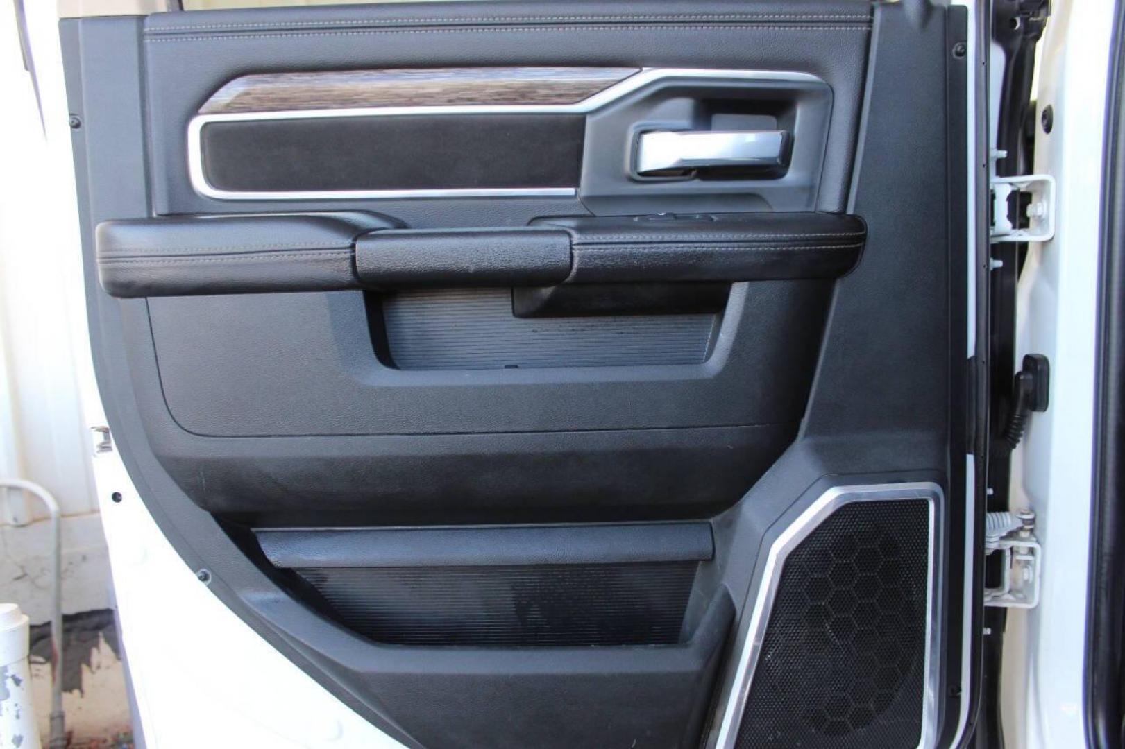 2020 Gray RAM 2500 Laramie Crew Cab SWB 4WD (3C6UR5FLXLG) with an 6.7L L6 OHV 24V TURBO DIESEL engine, 6A transmission, located at 4301 NW 39th , Oklahoma City, OK, 73112, (405) 949-5600, 35.512135, -97.598671 - NO DRIVERS LICENCE NO-FULL COVERAGE INSURANCE-NO CREDIT CHECK. COME ON OVER TO SUPERSPORTS AND TAKE A LOOK AND TEST DRIVE. PLEASE GIVE US A CALL AT (405) 949-5600. NO LICENSIA DE MANEJAR- NO SEGURO DE COBERTURA TOTAL- NO VERIFICACCION DE CREDITO. POR FAVOR VENGAN A SUPERSPORTS, ECHE UN - Photo#14