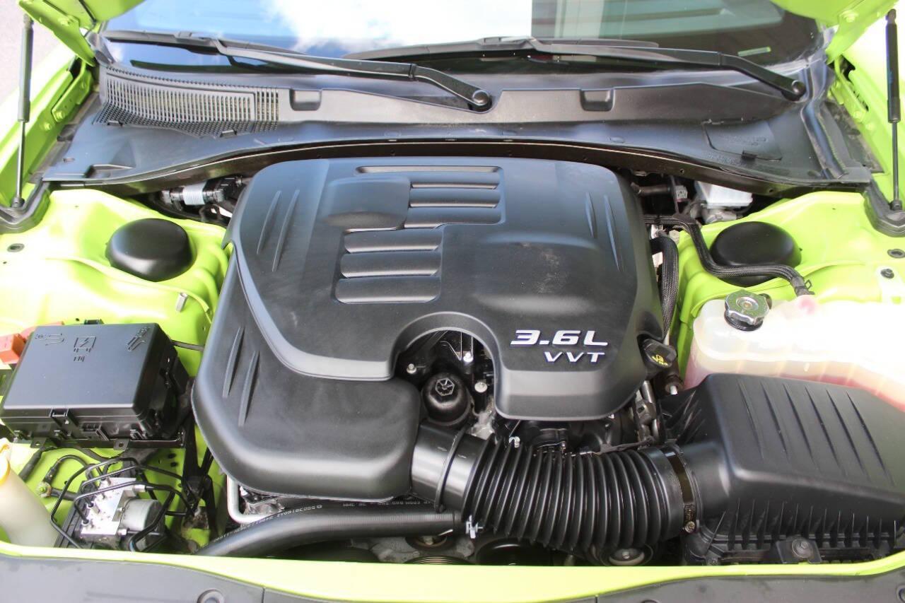 2023 Lime Green Dodge Charger SXT (2C3CDXBG6PH) with an 3.6L V6 DOHC 24V engine, 8A transmission, located at 4301 NW 39th , Oklahoma City, OK, 73112, (405) 949-5600, 35.512135, -97.598671 - NO DRIVERS LICENCE -NO FULL COVERAGE INSURANCE - NO CREDIT CHECK. COME ON OVER TO SUPERSPORTS, TAKE A LOOK AND TEST DRIVE. PLEASE GIVE US A CALL AT (405) 949-5600. NO LICENCIA DE CONDUCIR - NO SEGURO DE COBERTURA TOTAL - NO VERIFICACION DE CREDITO. VISITENOS EN SUPERSPORTS, MIRE NUESTRO - Photo#7