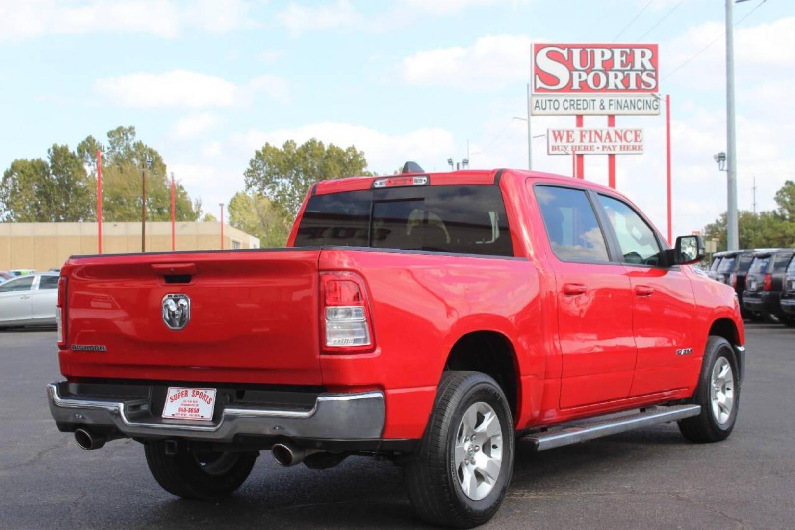 2022 Red RAM 1500 Big Horn Crew Cab SWB 4WD (1C6SRFFT0NN) with an 5.7L V8 OHV 16V engine, 8A transmission, located at 4301 NW 39th , Oklahoma City, OK, 73112, (405) 949-5600, 35.512135, -97.598671 - NO DRIVERS LICENCE NO-FULL COVERAGE INSURANCE-NO CREDIT CHECK. COME ON OVER TO SUPERSPORTS AND TAKE A LOOK AND TEST DRIVE. PLEASE GIVE US A CALL AT (405) 949-5600. NO LICENSIA DE MANEJAR- NO SEGURO DE COBERTURA TOTAL- NO VERIFICACCION DE CREDITO. POR FAVOR VENGAN A SUPERSPORTS, ECHE UN - Photo#4