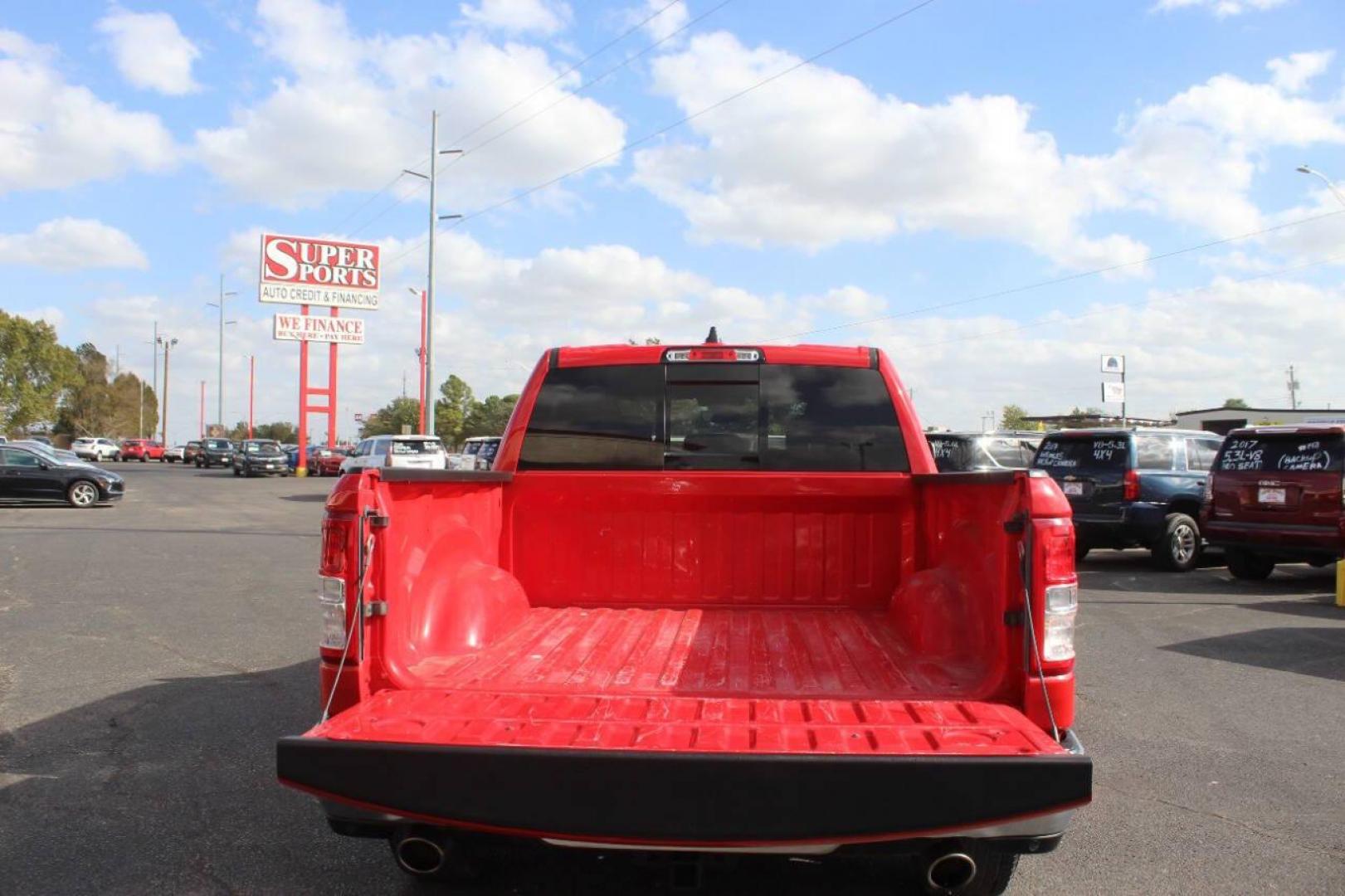 2022 Red RAM 1500 Big Horn Crew Cab SWB 4WD (1C6SRFFT0NN) with an 5.7L V8 OHV 16V engine, 8A transmission, located at 4301 NW 39th , Oklahoma City, OK, 73112, (405) 949-5600, 35.512135, -97.598671 - NO DRIVERS LICENCE NO-FULL COVERAGE INSURANCE-NO CREDIT CHECK. COME ON OVER TO SUPERSPORTS AND TAKE A LOOK AND TEST DRIVE. PLEASE GIVE US A CALL AT (405) 949-5600. NO LICENSIA DE MANEJAR- NO SEGURO DE COBERTURA TOTAL- NO VERIFICACCION DE CREDITO. POR FAVOR VENGAN A SUPERSPORTS, ECHE UN - Photo#16