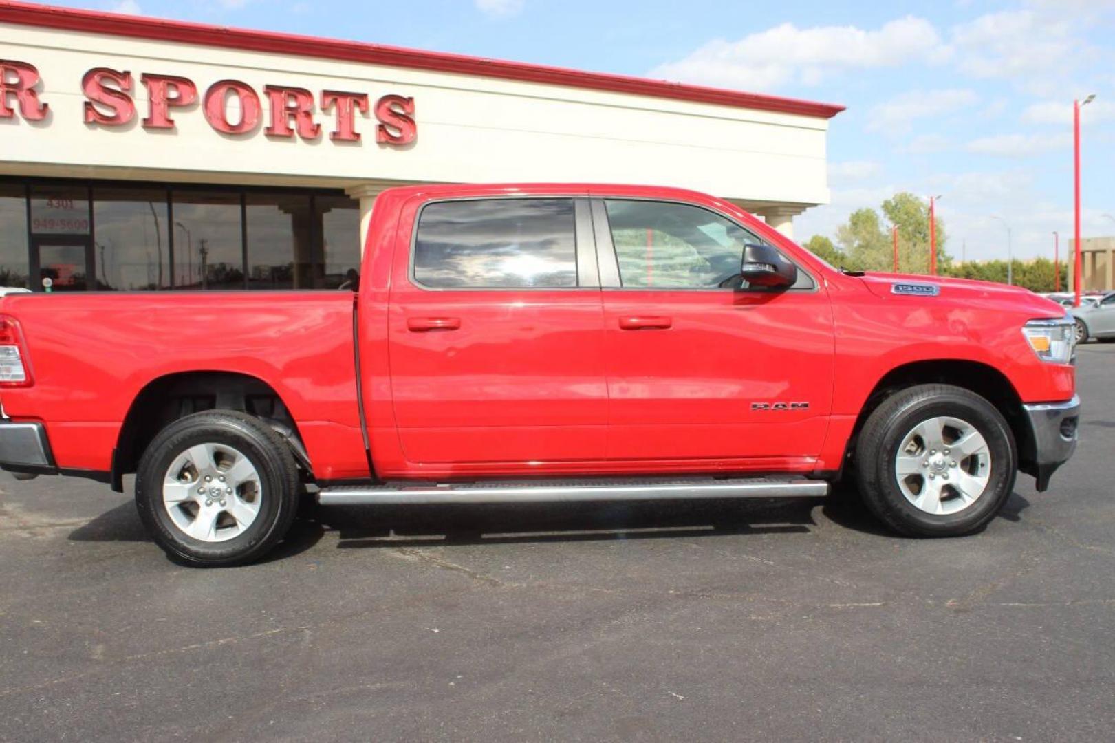 2022 Red RAM 1500 Big Horn Crew Cab SWB 4WD (1C6SRFFT0NN) with an 5.7L V8 OHV 16V engine, 8A transmission, located at 4301 NW 39th , Oklahoma City, OK, 73112, (405) 949-5600, 35.512135, -97.598671 - NO DRIVERS LICENCE NO-FULL COVERAGE INSURANCE-NO CREDIT CHECK. COME ON OVER TO SUPERSPORTS AND TAKE A LOOK AND TEST DRIVE. PLEASE GIVE US A CALL AT (405) 949-5600. NO LICENSIA DE MANEJAR- NO SEGURO DE COBERTURA TOTAL- NO VERIFICACCION DE CREDITO. POR FAVOR VENGAN A SUPERSPORTS, ECHE UN - Photo#3