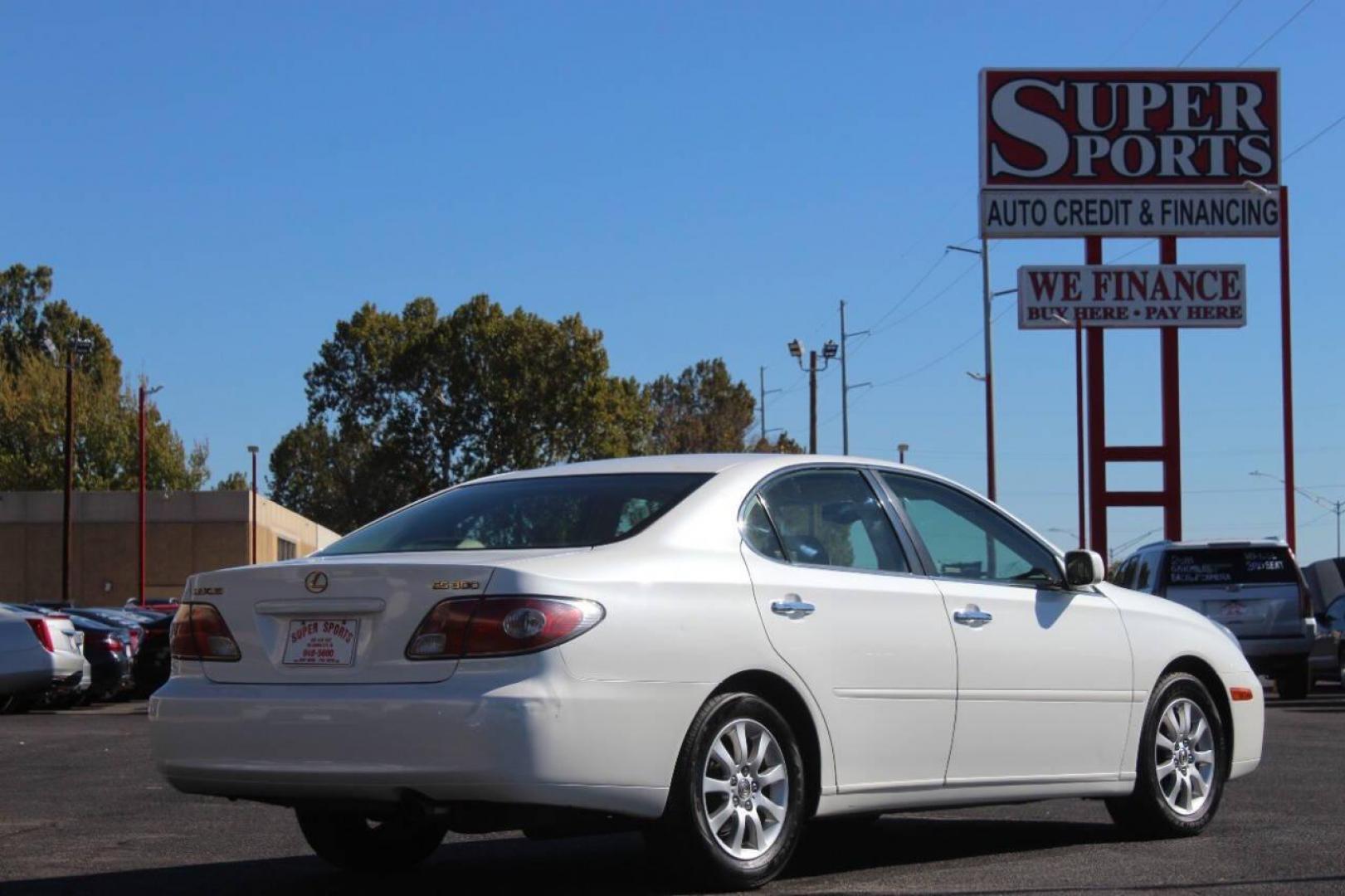 2003 White Lexus ES 300 Sedan (JTHBF30G735) with an 3.0L V6 DOHC 24V engine, 5-Speed Automatic Overdrive transmission, located at 4301 NW 39th , Oklahoma City, OK, 73112, (405) 949-5600, 35.512135, -97.598671 - NO DRIVERS LICENCE NO-FULL COVERAGE INSURANCE-NO CREDIT CHECK. COME ON OVER TO SUPERSPORTS AND TAKE A LOOK AND TEST DRIVE. PLEASE GIVE US A CALL AT (405) 949-5600. NO LICENSIA DE MANEJAR- NO SEGURO DE COBERTURA TOTAL- NO VERIFICACCION DE CREDITO. POR FAVOR VENGAN A SUPERSPORTS, ECHE UN - Photo#3
