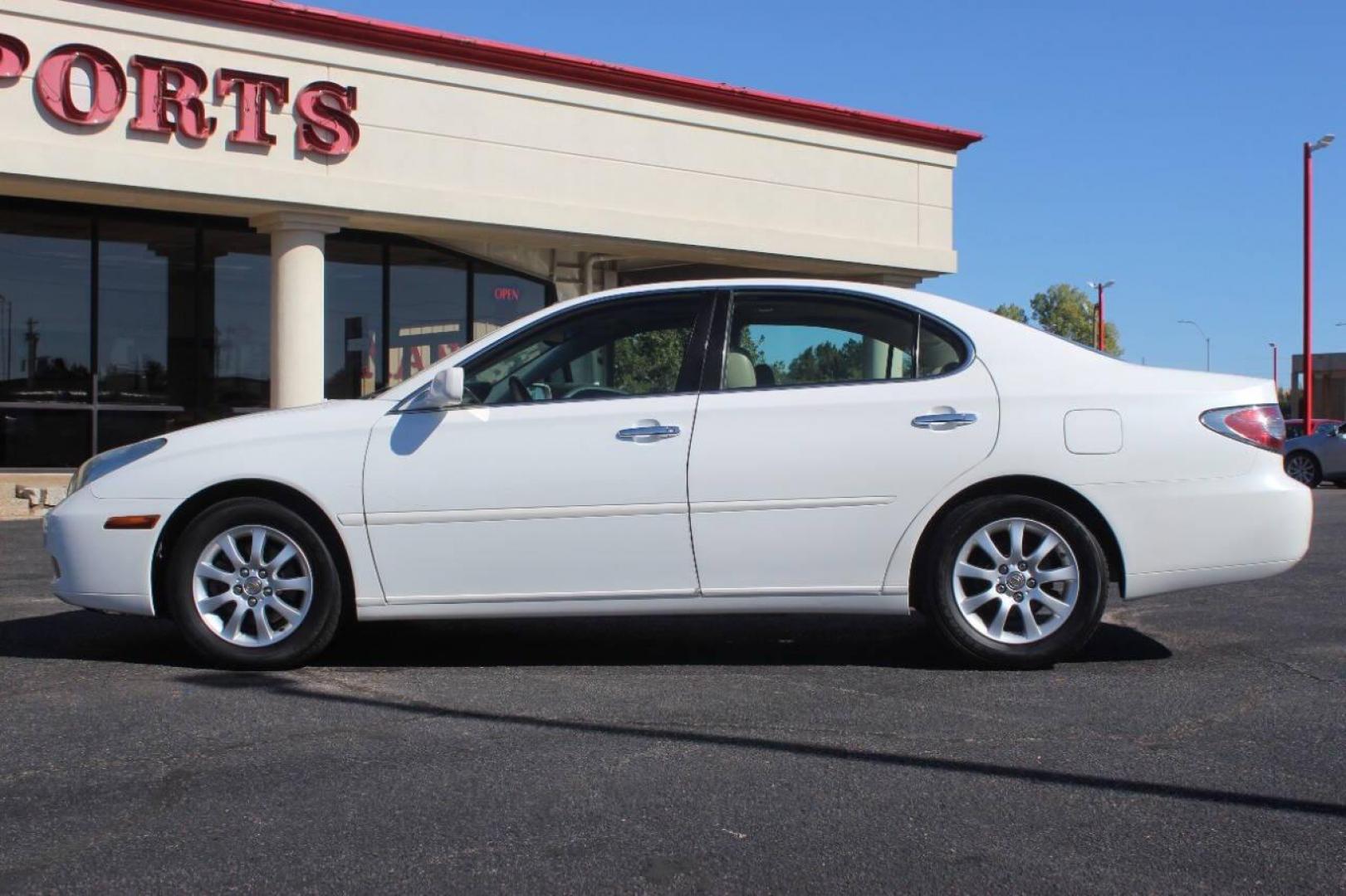 2003 White Lexus ES 300 Sedan (JTHBF30G735) with an 3.0L V6 DOHC 24V engine, 5-Speed Automatic Overdrive transmission, located at 4301 NW 39th , Oklahoma City, OK, 73112, (405) 949-5600, 35.512135, -97.598671 - NO DRIVERS LICENCE NO-FULL COVERAGE INSURANCE-NO CREDIT CHECK. COME ON OVER TO SUPERSPORTS AND TAKE A LOOK AND TEST DRIVE. PLEASE GIVE US A CALL AT (405) 949-5600. NO LICENSIA DE MANEJAR- NO SEGURO DE COBERTURA TOTAL- NO VERIFICACCION DE CREDITO. POR FAVOR VENGAN A SUPERSPORTS, ECHE UN - Photo#5