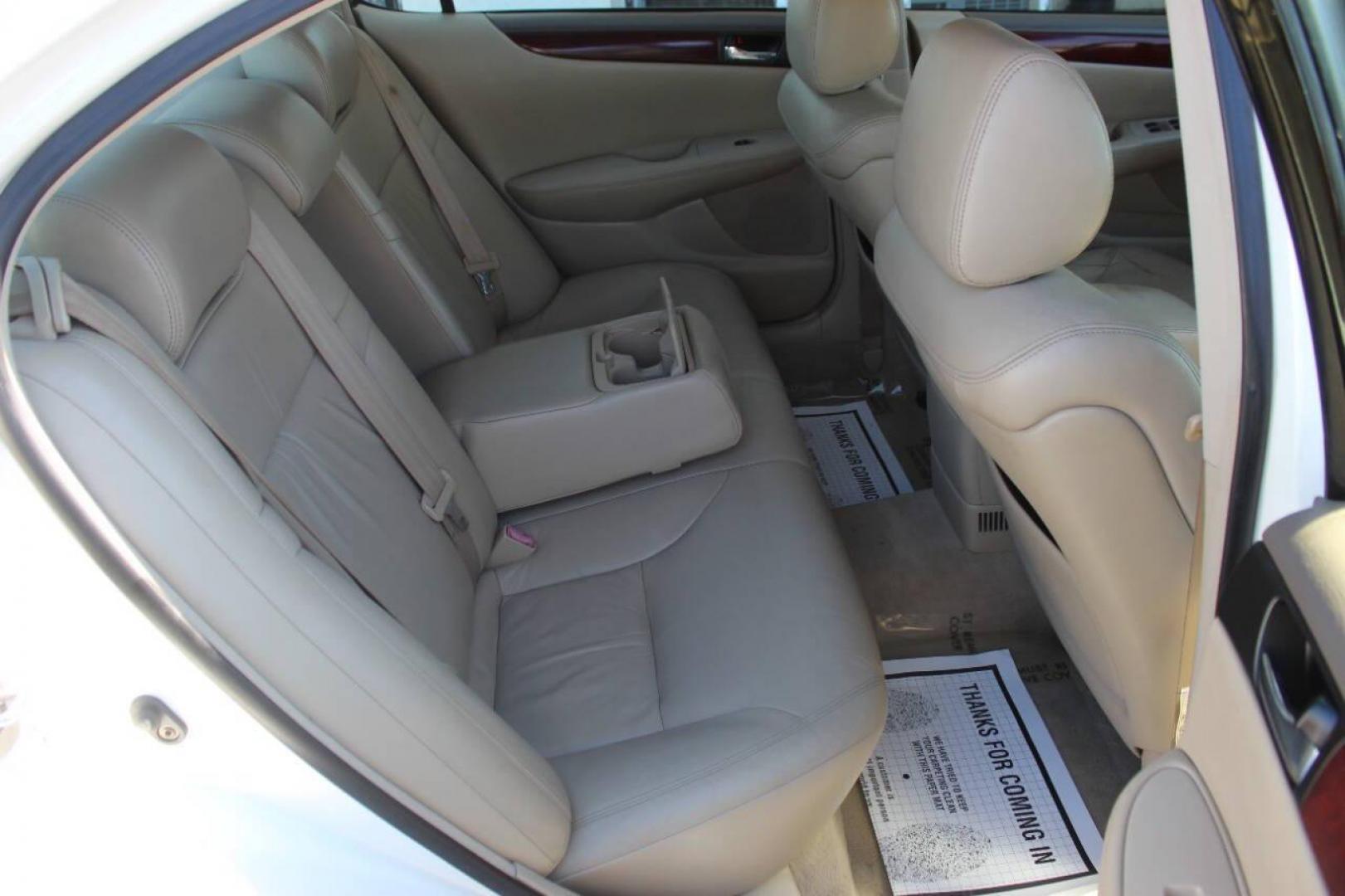 2003 White Lexus ES 300 Sedan (JTHBF30G735) with an 3.0L V6 DOHC 24V engine, 5-Speed Automatic Overdrive transmission, located at 4301 NW 39th , Oklahoma City, OK, 73112, (405) 949-5600, 35.512135, -97.598671 - NO DRIVERS LICENCE NO-FULL COVERAGE INSURANCE-NO CREDIT CHECK. COME ON OVER TO SUPERSPORTS AND TAKE A LOOK AND TEST DRIVE. PLEASE GIVE US A CALL AT (405) 949-5600. NO LICENSIA DE MANEJAR- NO SEGURO DE COBERTURA TOTAL- NO VERIFICACCION DE CREDITO. POR FAVOR VENGAN A SUPERSPORTS, ECHE UN - Photo#10