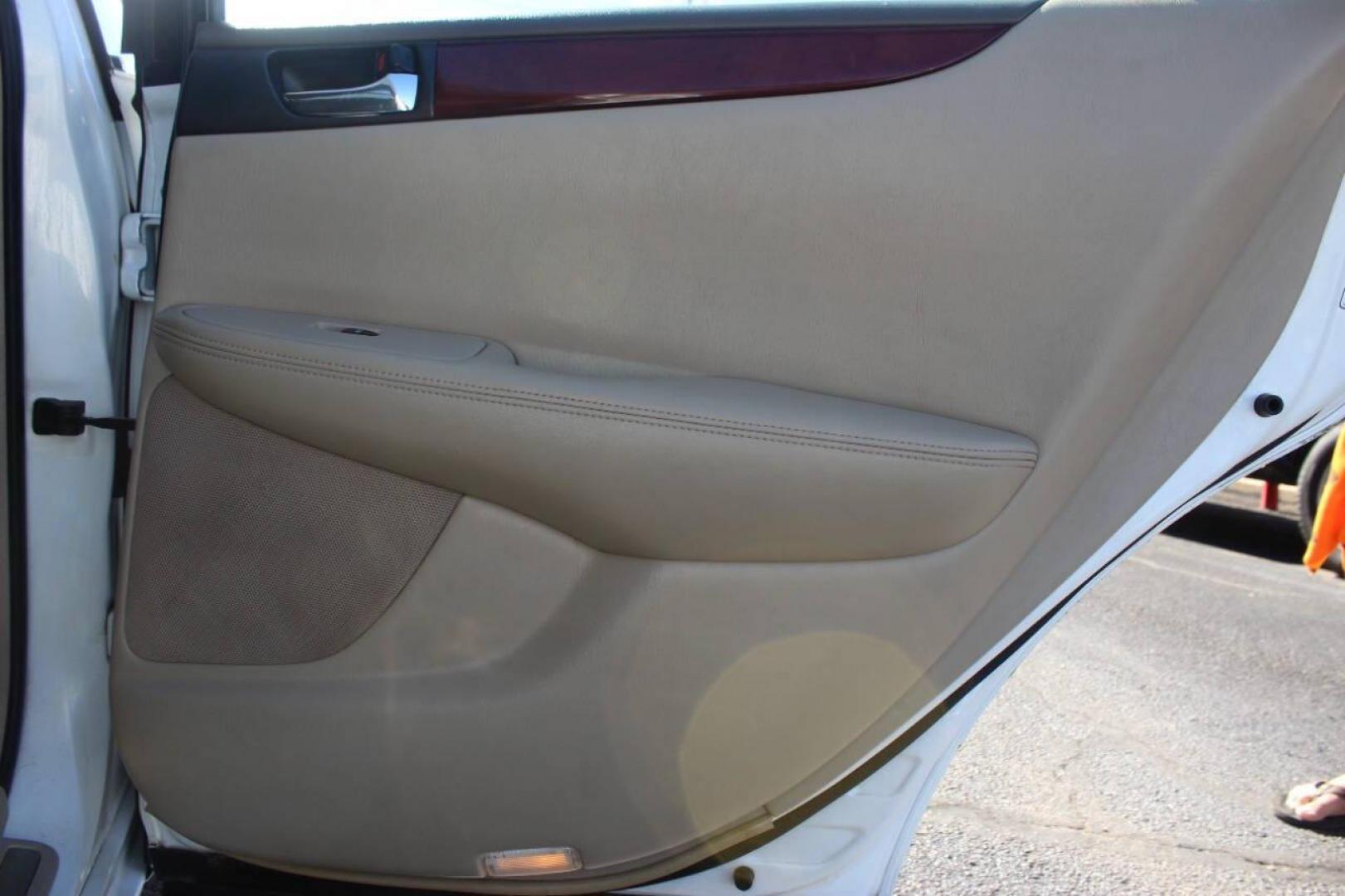 2003 White Lexus ES 300 Sedan (JTHBF30G735) with an 3.0L V6 DOHC 24V engine, 5-Speed Automatic Overdrive transmission, located at 4301 NW 39th , Oklahoma City, OK, 73112, (405) 949-5600, 35.512135, -97.598671 - NO DRIVERS LICENCE NO-FULL COVERAGE INSURANCE-NO CREDIT CHECK. COME ON OVER TO SUPERSPORTS AND TAKE A LOOK AND TEST DRIVE. PLEASE GIVE US A CALL AT (405) 949-5600. NO LICENSIA DE MANEJAR- NO SEGURO DE COBERTURA TOTAL- NO VERIFICACCION DE CREDITO. POR FAVOR VENGAN A SUPERSPORTS, ECHE UN - Photo#11