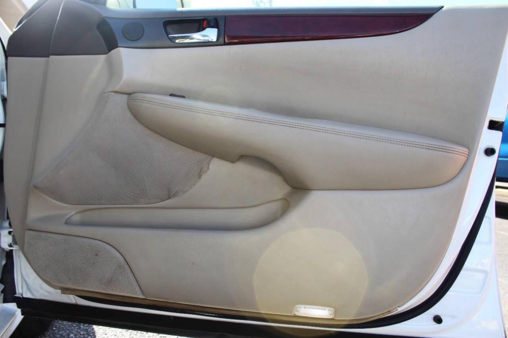 2003 White Lexus ES 300 Sedan (JTHBF30G735) with an 3.0L V6 DOHC 24V engine, 5-Speed Automatic Overdrive transmission, located at 4301 NW 39th , Oklahoma City, OK, 73112, (405) 949-5600, 35.512135, -97.598671 - NO DRIVERS LICENCE NO-FULL COVERAGE INSURANCE-NO CREDIT CHECK. COME ON OVER TO SUPERSPORTS AND TAKE A LOOK AND TEST DRIVE. PLEASE GIVE US A CALL AT (405) 949-5600. NO LICENSIA DE MANEJAR- NO SEGURO DE COBERTURA TOTAL- NO VERIFICACCION DE CREDITO. POR FAVOR VENGAN A SUPERSPORTS, ECHE UN - Photo#9