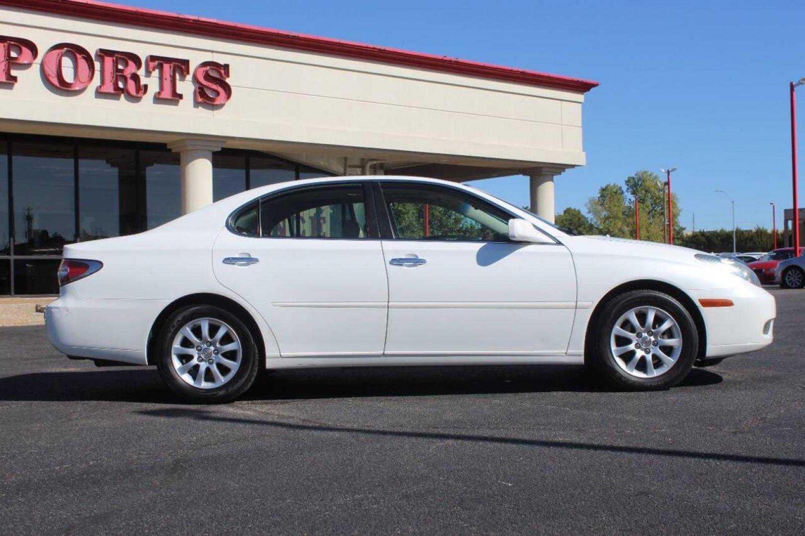 2003 White Lexus ES 300 Sedan (JTHBF30G735) with an 3.0L V6 DOHC 24V engine, 5-Speed Automatic Overdrive transmission, located at 4301 NW 39th , Oklahoma City, OK, 73112, (405) 949-5600, 35.512135, -97.598671 - NO DRIVERS LICENCE NO-FULL COVERAGE INSURANCE-NO CREDIT CHECK. COME ON OVER TO SUPERSPORTS AND TAKE A LOOK AND TEST DRIVE. PLEASE GIVE US A CALL AT (405) 949-5600. NO LICENSIA DE MANEJAR- NO SEGURO DE COBERTURA TOTAL- NO VERIFICACCION DE CREDITO. POR FAVOR VENGAN A SUPERSPORTS, ECHE UN - Photo#2