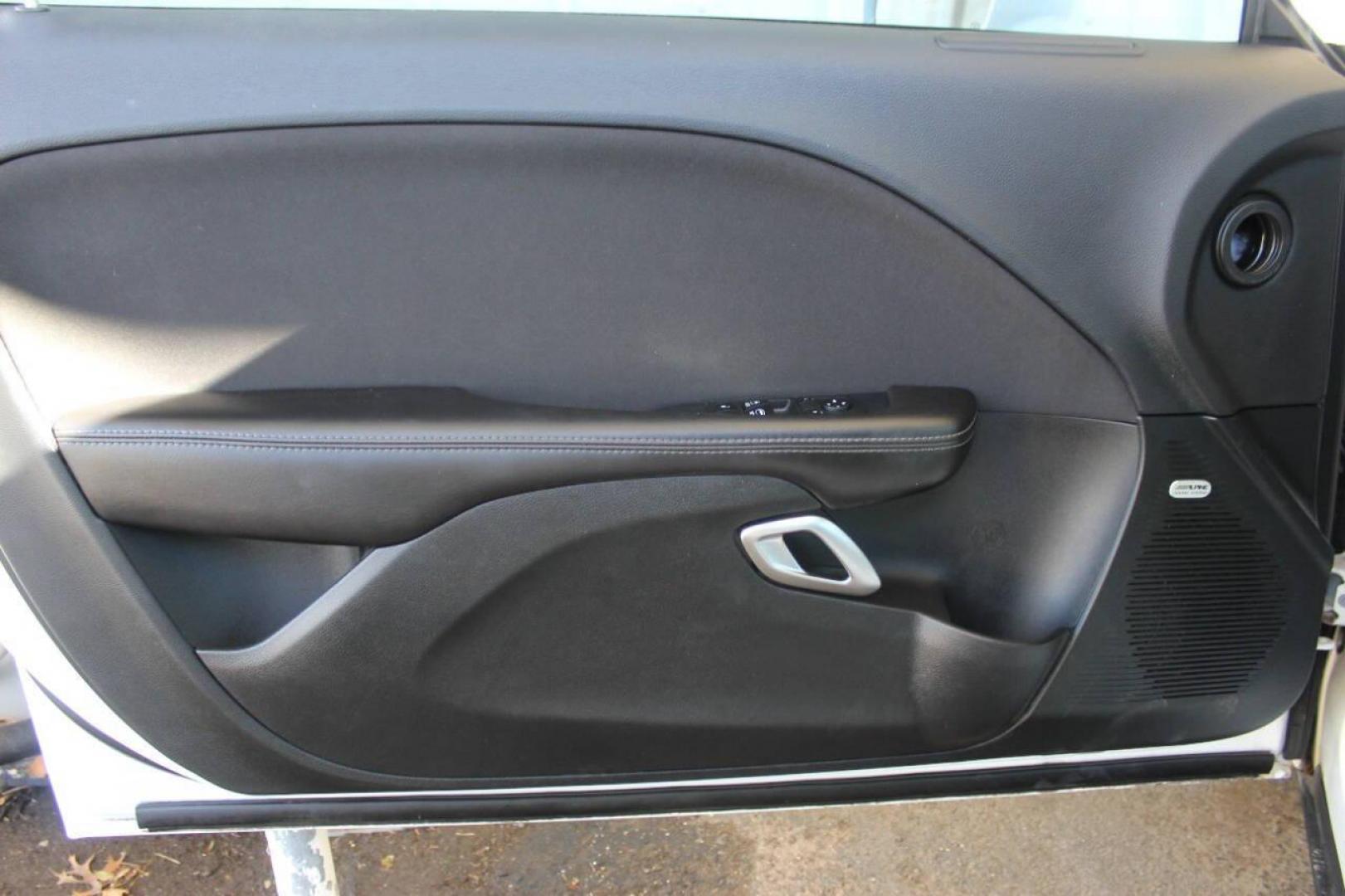 2018 White Dodge Challenger R/T Plus (2C3CDZBT2JH) with an 5.7L V8 OHV 16V engine, 6A transmission, located at 4301 NW 39th , Oklahoma City, OK, 73112, (405) 949-5600, 35.512135, -97.598671 - NO DRIVERS LICENCE NO-FULL COVERAGE INSURANCE-NO CREDIT CHECK. COME ON OVER TO SUPERSPORTS AND TAKE A LOOK AND TEST DRIVE. PLEASE GIVE US A CALL AT (405) 949-5600. NO LICENSIA DE MANEJAR- NO SEGURO DE COBERTURA TOTAL- NO VERIFICACCION DE CREDITO. POR FAVOR VENGAN A SUPERSPORTS, ECHE UN - Photo#14