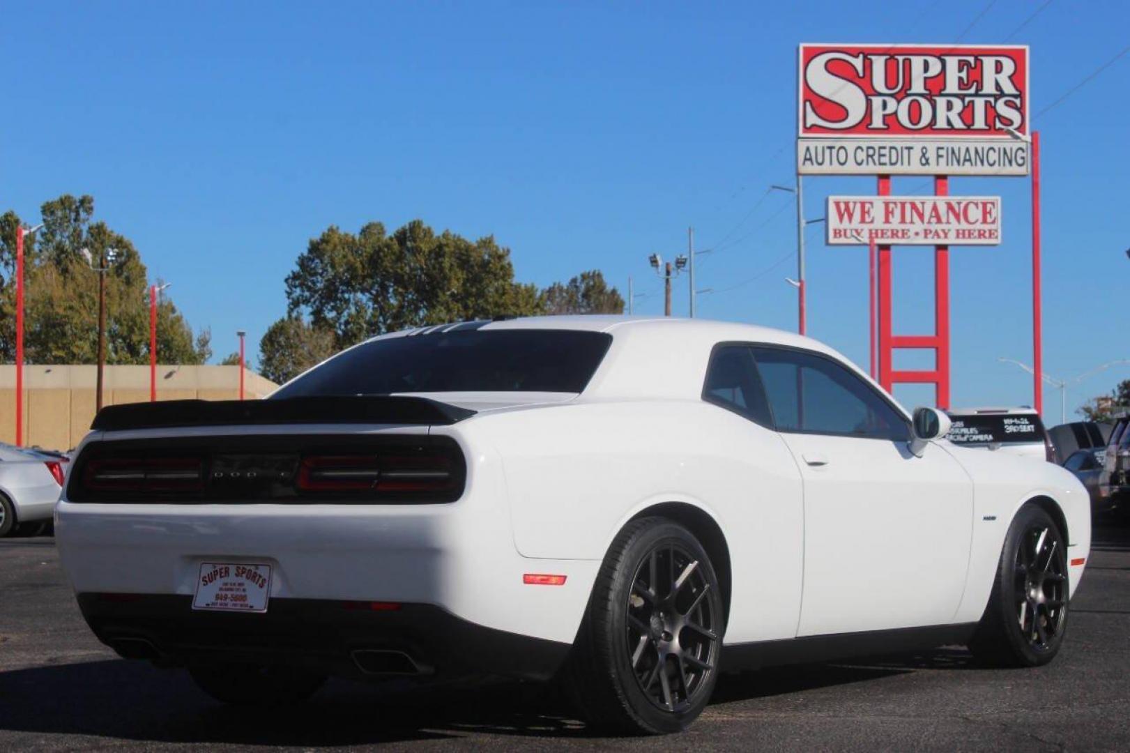 2018 White Dodge Challenger R/T Plus (2C3CDZBT2JH) with an 5.7L V8 OHV 16V engine, 6A transmission, located at 4301 NW 39th , Oklahoma City, OK, 73112, (405) 949-5600, 35.512135, -97.598671 - NO DRIVERS LICENCE NO-FULL COVERAGE INSURANCE-NO CREDIT CHECK. COME ON OVER TO SUPERSPORTS AND TAKE A LOOK AND TEST DRIVE. PLEASE GIVE US A CALL AT (405) 949-5600. NO LICENSIA DE MANEJAR- NO SEGURO DE COBERTURA TOTAL- NO VERIFICACCION DE CREDITO. POR FAVOR VENGAN A SUPERSPORTS, ECHE UN - Photo#3