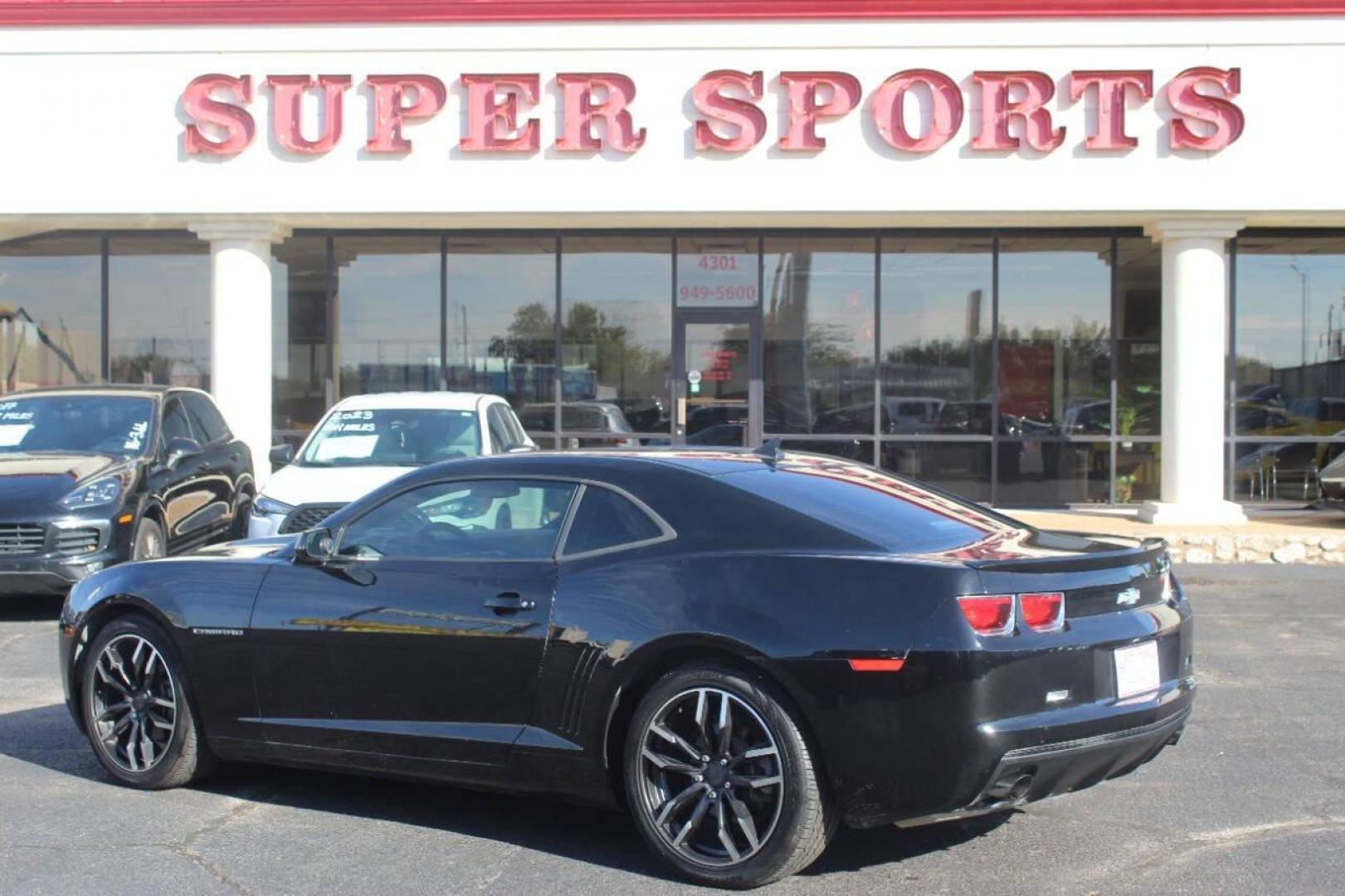 2013 Black Chevrolet Camaro LS Coupe (2G1FA1E31D9) with an 3.6L V6 DOHC 24V FFV engine, 6-Speed Automatic transmission, located at 4301 NW 39th , Oklahoma City, OK, 73112, (405) 949-5600, 35.512135, -97.598671 - NO DRIVERS LICENCE NO-FULL COVERAGE INSURANCE-NO CREDIT CHECK. COME ON OVER TO SUPERSPORTS AND TAKE A LOOK AND TEST DRIVE. PLEASE GIVE US A CALL AT (405) 949-5600. NO LICENSIA DE MANEJAR- NO SEGURO DE COBERTURA TOTAL- NO VERIFICACCION DE CREDITO. POR FAVOR VENGAN A SUPERSPORTS, ECHE UN - Photo#4