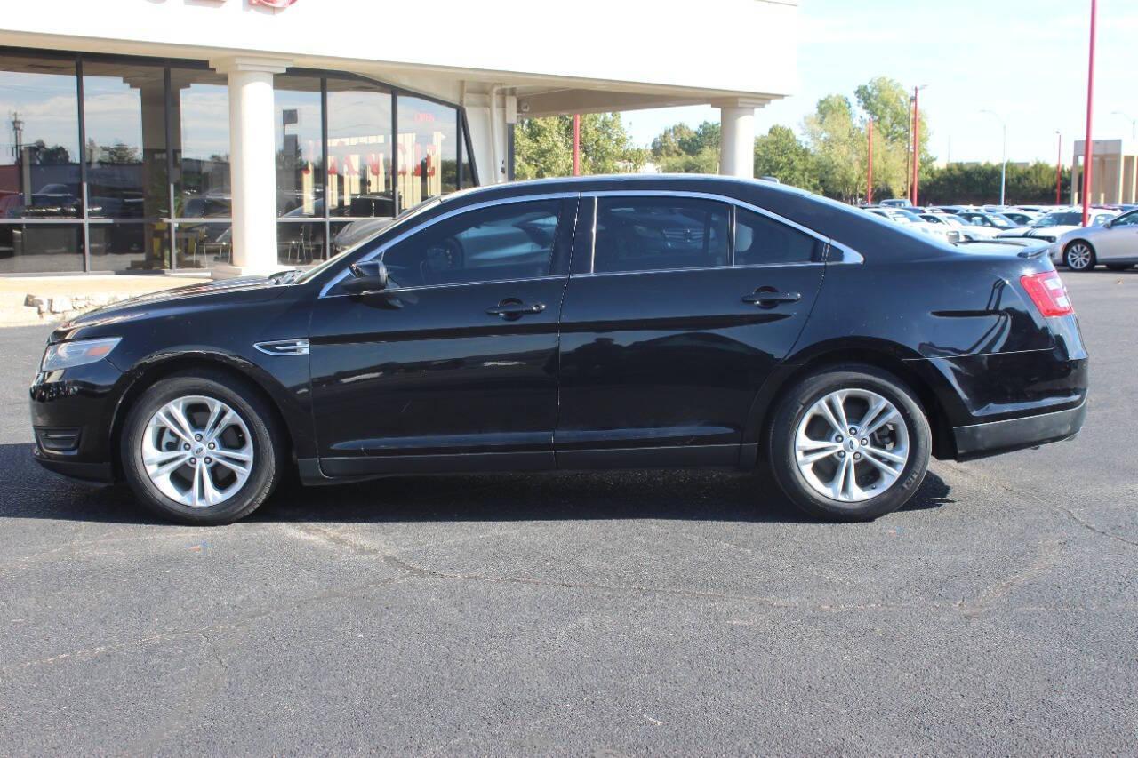 2017 Black Ford Taurus SEL FWD (1FAHP2E8XHG) with an 3.5L V6 DOHC 24V engine, 6A transmission, located at 4301 NW 39th , Oklahoma City, OK, 73112, (405) 949-5600, 35.512135, -97.598671 - NO DRIVERS LICENCE -NO FULL COVERAGE INSURANCE - NO CREDIT CHECK. COME ON OVER TO SUPERSPORTS, TAKE A LOOK AND TEST DRIVE. PLEASE GIVE US A CALL AT (405) 949-5600. NO LICENCIA DE CONDUCIR - NO SEGURO DE COBERTURA TOTAL - NO VERIFICACION DE CREDITO. VISITENOS EN SUPERSPORTS, MIRE NUESTRO - Photo#5