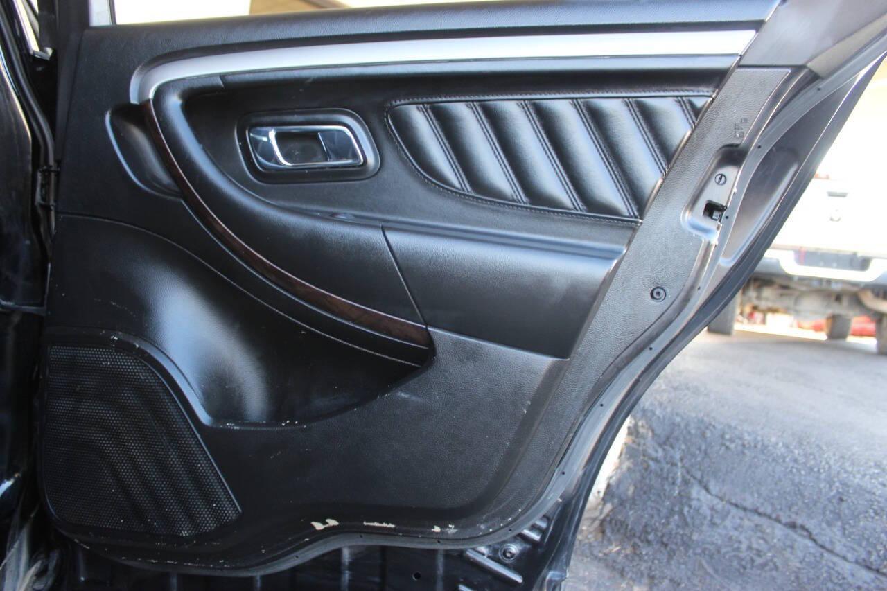 2017 Black Ford Taurus SEL FWD (1FAHP2E8XHG) with an 3.5L V6 DOHC 24V engine, 6A transmission, located at 4301 NW 39th , Oklahoma City, OK, 73112, (405) 949-5600, 35.512135, -97.598671 - NO DRIVERS LICENCE -NO FULL COVERAGE INSURANCE - NO CREDIT CHECK. COME ON OVER TO SUPERSPORTS, TAKE A LOOK AND TEST DRIVE. PLEASE GIVE US A CALL AT (405) 949-5600. NO LICENCIA DE CONDUCIR - NO SEGURO DE COBERTURA TOTAL - NO VERIFICACION DE CREDITO. VISITENOS EN SUPERSPORTS, MIRE NUESTRO - Photo#11