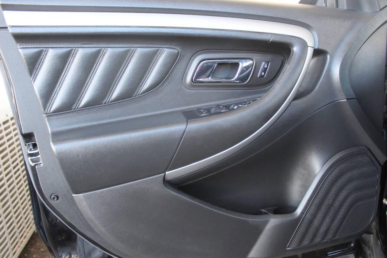 2017 Black Ford Taurus SEL FWD (1FAHP2E8XHG) with an 3.5L V6 DOHC 24V engine, 6A transmission, located at 4301 NW 39th , Oklahoma City, OK, 73112, (405) 949-5600, 35.512135, -97.598671 - NO DRIVERS LICENCE -NO FULL COVERAGE INSURANCE - NO CREDIT CHECK. COME ON OVER TO SUPERSPORTS, TAKE A LOOK AND TEST DRIVE. PLEASE GIVE US A CALL AT (405) 949-5600. NO LICENCIA DE CONDUCIR - NO SEGURO DE COBERTURA TOTAL - NO VERIFICACION DE CREDITO. VISITENOS EN SUPERSPORTS, MIRE NUESTRO - Photo#16