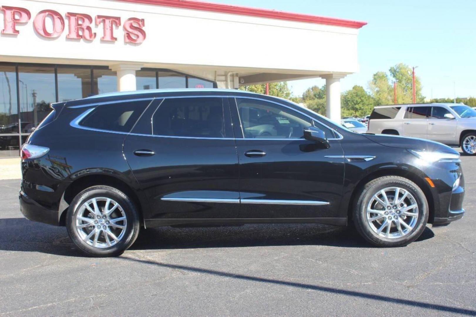 2023 Black Buick Enclave Essence AWD (5GAEVAKW7PJ) with an 3.6L V6 3.6L V6 engine, Automatic 9-Speed transmission, located at 4301 NW 39th , Oklahoma City, OK, 73112, (405) 949-5600, 35.512135, -97.598671 - NO DRIVERS LICENCE -NO FULL COVERAGE INSURANCE - NO CREDIT CHECK. COME ON OVER TO SUPERSPORTS, TAKE A LOOK AND TEST DRIVE. PLEASE GIVE US A CALL AT (405) 949-5600. NO LICENCIA DE CONDUCIR - NO SEGURO DE COBERTURA TOTAL - NO VERIFICACION DE CREDITO. VISITENOS EN SUPERSPORTS, MIRE NUESTRO - Photo#2