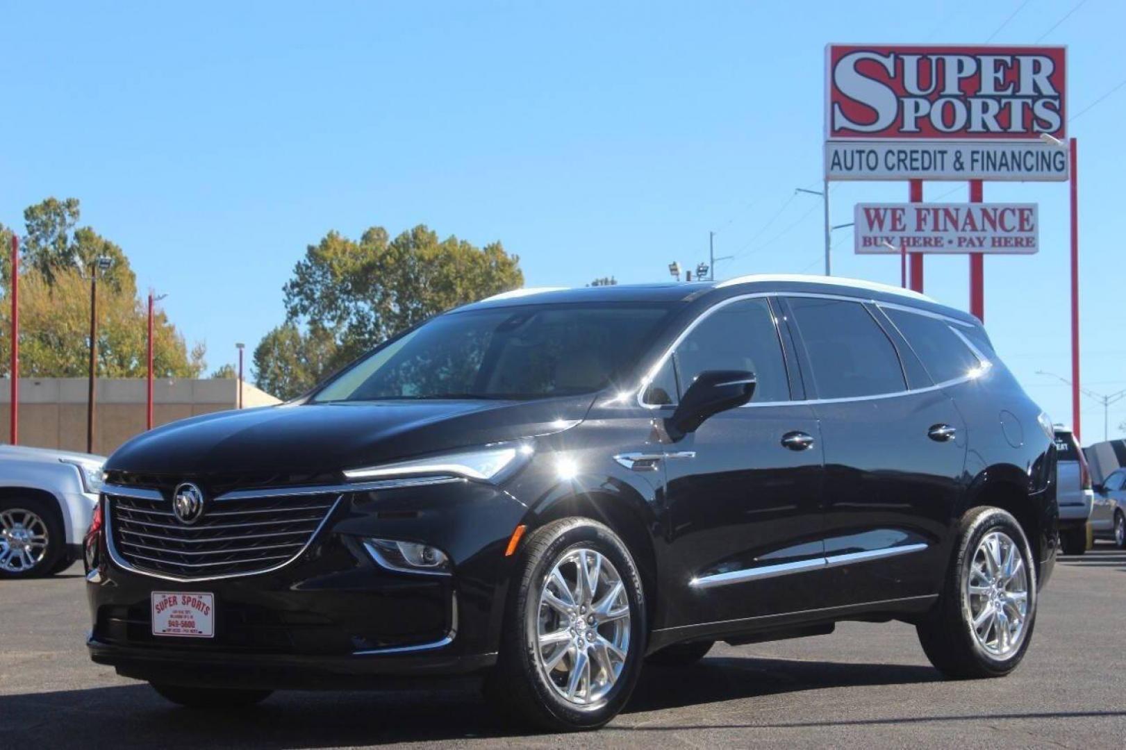 2023 Black Buick Enclave Essence AWD (5GAEVAKW7PJ) with an 3.6L V6 3.6L V6 engine, Automatic 9-Speed transmission, located at 4301 NW 39th , Oklahoma City, OK, 73112, (405) 949-5600, 35.512135, -97.598671 - NO DRIVERS LICENCE -NO FULL COVERAGE INSURANCE - NO CREDIT CHECK. COME ON OVER TO SUPERSPORTS, TAKE A LOOK AND TEST DRIVE. PLEASE GIVE US A CALL AT (405) 949-5600. NO LICENCIA DE CONDUCIR - NO SEGURO DE COBERTURA TOTAL - NO VERIFICACION DE CREDITO. VISITENOS EN SUPERSPORTS, MIRE NUESTRO - Photo#6
