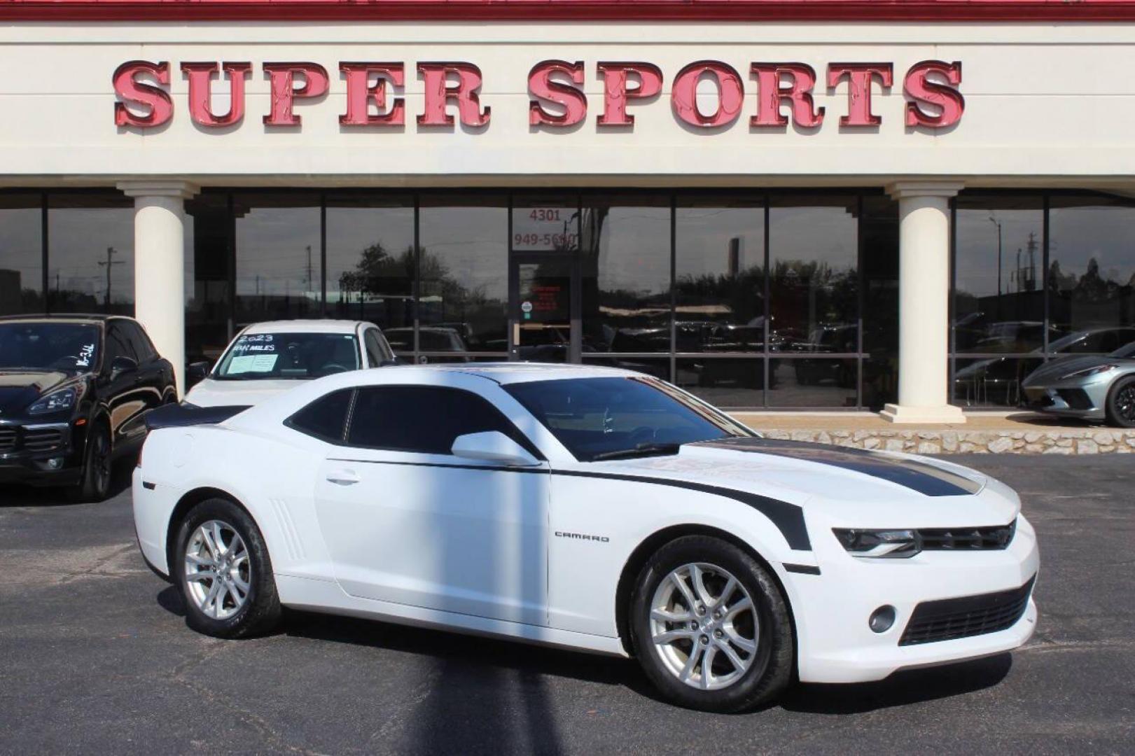 2015 White Chevrolet Camaro 1LT Coupe (2G1FD1E34F9) with an 3.6L V6 DOHC 24V FFV engine, 6-Speed Automatic transmission, located at 4301 NW 39th , Oklahoma City, OK, 73112, (405) 949-5600, 35.512135, -97.598671 - NO DRIVERS LICENCE NO-FULL COVERAGE INSURANCE-NO CREDIT CHECK. COME ON OVER TO SUPERSPORTS AND TAKE A LOOK AND TEST DRIVE. PLEASE GIVE US A CALL AT (405) 949-5600. NO LICENSIA DE MANEJAR- NO SEGURO DE COBERTURA TOTAL- NO VERIFICACCION DE CREDITO. POR FAVOR VENGAN A SUPERSPORTS, ECHE UN - Photo#0