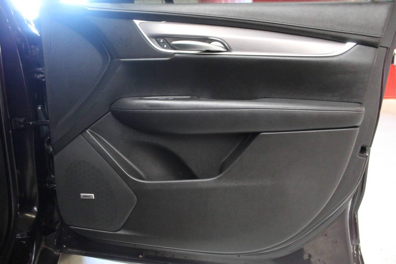 2018 Purple Cadillac XT5 Luxury (1GYKNCRS5JZ) with an 3.6L V6 3.6L V6 engine, Automatic 8-Speed transmission, located at 4301 NW 39th , Oklahoma City, OK, 73112, (405) 949-5600, 35.512135, -97.598671 - NO DRIVERS LICENCE NO-FULL COVERAGE INSURANCE-NO CREDIT CHECK. COME ON OVER TO SUPERSPORTS AND TAKE A LOOK AND TEST DRIVE. PLEASE GIVE US A CALL AT (405) 949-5600. NO LICENSIA DE MANEJAR- NO SEGURO DE COBERTURA TOTAL- NO VERIFICACCION DE CREDITO. POR FAVOR VENGAN A SUPERSPORTS, ECHE UN - Photo#9