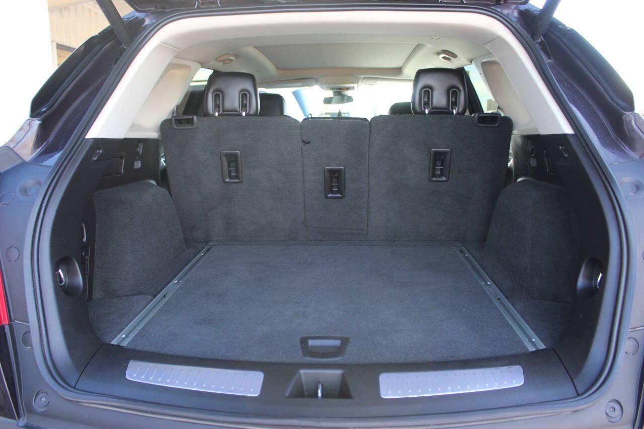 2018 Purple Cadillac XT5 Luxury (1GYKNCRS5JZ) with an 3.6L V6 3.6L V6 engine, Automatic 8-Speed transmission, located at 4301 NW 39th , Oklahoma City, OK, 73112, (405) 949-5600, 35.512135, -97.598671 - NO DRIVERS LICENCE NO-FULL COVERAGE INSURANCE-NO CREDIT CHECK. COME ON OVER TO SUPERSPORTS AND TAKE A LOOK AND TEST DRIVE. PLEASE GIVE US A CALL AT (405) 949-5600. NO LICENSIA DE MANEJAR- NO SEGURO DE COBERTURA TOTAL- NO VERIFICACCION DE CREDITO. POR FAVOR VENGAN A SUPERSPORTS, ECHE UN - Photo#12