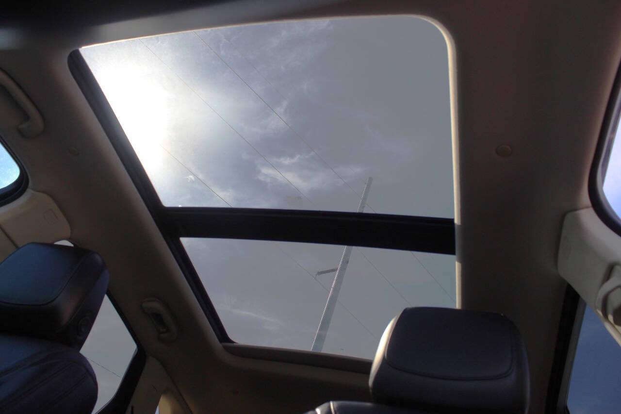 2018 Purple Cadillac XT5 Luxury (1GYKNCRS5JZ) with an 3.6L V6 3.6L V6 engine, Automatic 8-Speed transmission, located at 4301 NW 39th , Oklahoma City, OK, 73112, (405) 949-5600, 35.512135, -97.598671 - NO DRIVERS LICENCE NO-FULL COVERAGE INSURANCE-NO CREDIT CHECK. COME ON OVER TO SUPERSPORTS AND TAKE A LOOK AND TEST DRIVE. PLEASE GIVE US A CALL AT (405) 949-5600. NO LICENSIA DE MANEJAR- NO SEGURO DE COBERTURA TOTAL- NO VERIFICACCION DE CREDITO. POR FAVOR VENGAN A SUPERSPORTS, ECHE UN - Photo#22