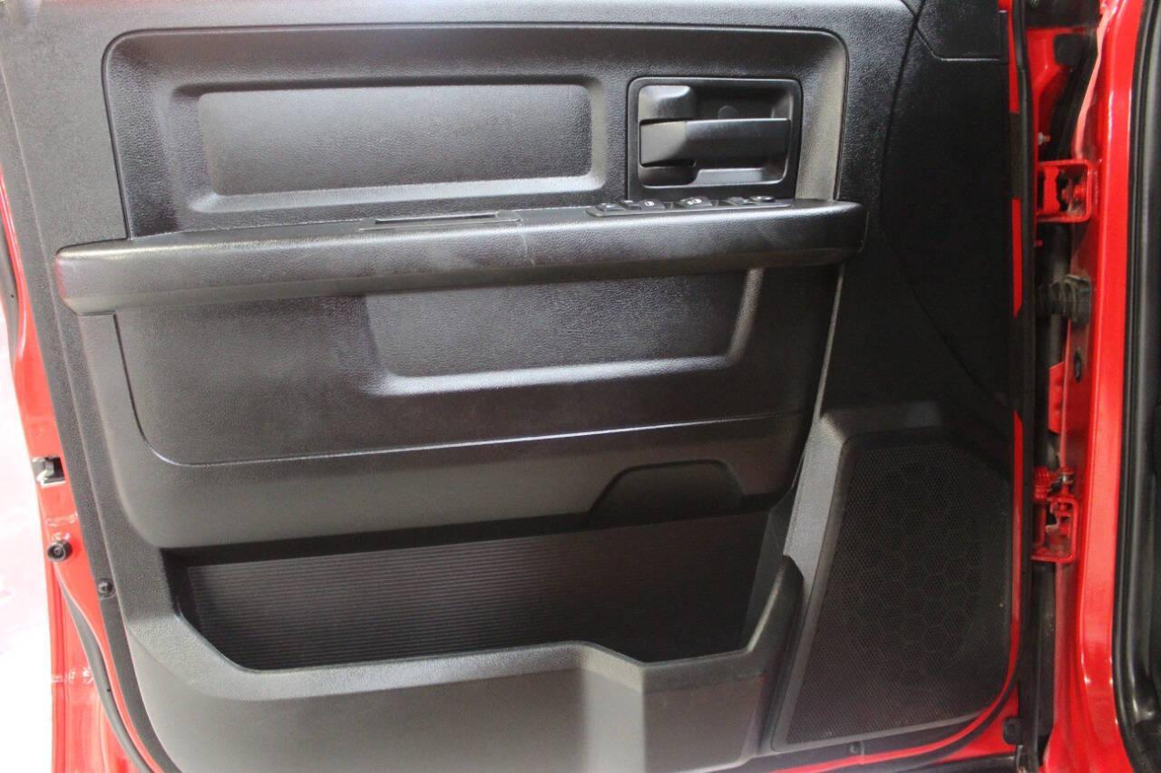 2020 Red RAM 1500 Classic Tradesman Quad Cab 2WD (1C6RR6FG2LS) with an 3.6L V6 DOHC 24V FFV engine, 8A transmission, located at 4301 NW 39th , Oklahoma City, OK, 73112, (405) 949-5600, 35.512135, -97.598671 - NO DRIVERS LICENCE -NO FULL COVERAGE INSURANCE - NO CREDIT CHECK. COME ON OVER TO SUPERSPORTS, TAKE A LOOK AND TEST DRIVE. PLEASE GIVE US A CALL AT (405) 949-5600. NO LICENCIA DE CONDUCIR - NO SEGURO DE COBERTURA TOTAL - NO VERIFICACION DE CREDITO. VISITENOS EN SUPERSPORTS, MIRE NUESTRO - Photo#16