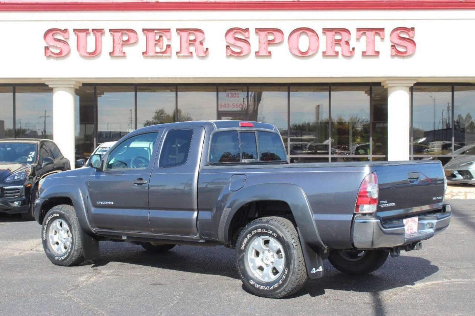 2012 Gray Toyota Tacoma Access Cab V6 Auto 4WD (5TFUU4EN2CX) with an 4.0L V6 DOHC 24V engine, 5-Speed Automatic transmission, located at 4301 NW 39th , Oklahoma City, OK, 73112, (405) 949-5600, 35.512135, -97.598671 - NO DRIVERS LICENCE NO-FULL COVERAGE INSURANCE-NO CREDIT CHECK. COME ON OVER TO SUPERSPORTS AND TAKE A LOOK AND TEST DRIVE. PLEASE GIVE US A CALL AT (405) 949-5600. NO LICENSIA DE MANEJAR- NO SEGURO DE COBERTURA TOTAL- NO VERIFICACCION DE CREDITO. POR FAVOR VENGAN A SUPERSPORTS, ECHE UN - Photo#5