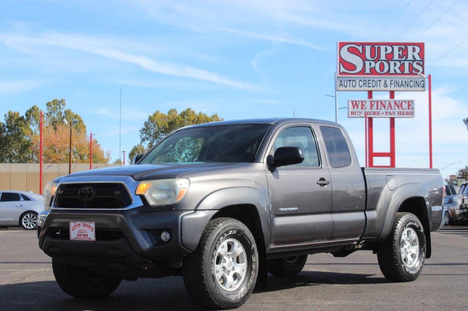 2012 Gray Toyota Tacoma Access Cab V6 Auto 4WD (5TFUU4EN2CX) with an 4.0L V6 DOHC 24V engine, 5-Speed Automatic transmission, located at 4301 NW 39th , Oklahoma City, OK, 73112, (405) 949-5600, 35.512135, -97.598671 - NO DRIVERS LICENCE NO-FULL COVERAGE INSURANCE-NO CREDIT CHECK. COME ON OVER TO SUPERSPORTS AND TAKE A LOOK AND TEST DRIVE. PLEASE GIVE US A CALL AT (405) 949-5600. NO LICENSIA DE MANEJAR- NO SEGURO DE COBERTURA TOTAL- NO VERIFICACCION DE CREDITO. POR FAVOR VENGAN A SUPERSPORTS, ECHE UN - Photo#7