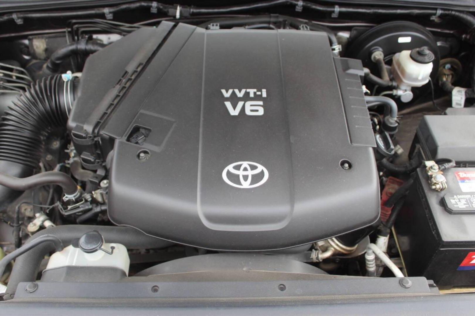 2012 Gray Toyota Tacoma Access Cab V6 Auto 4WD (5TFUU4EN2CX) with an 4.0L V6 DOHC 24V engine, 5-Speed Automatic transmission, located at 4301 NW 39th , Oklahoma City, OK, 73112, (405) 949-5600, 35.512135, -97.598671 - NO DRIVERS LICENCE NO-FULL COVERAGE INSURANCE-NO CREDIT CHECK. COME ON OVER TO SUPERSPORTS AND TAKE A LOOK AND TEST DRIVE. PLEASE GIVE US A CALL AT (405) 949-5600. NO LICENSIA DE MANEJAR- NO SEGURO DE COBERTURA TOTAL- NO VERIFICACCION DE CREDITO. POR FAVOR VENGAN A SUPERSPORTS, ECHE UN - Photo#8