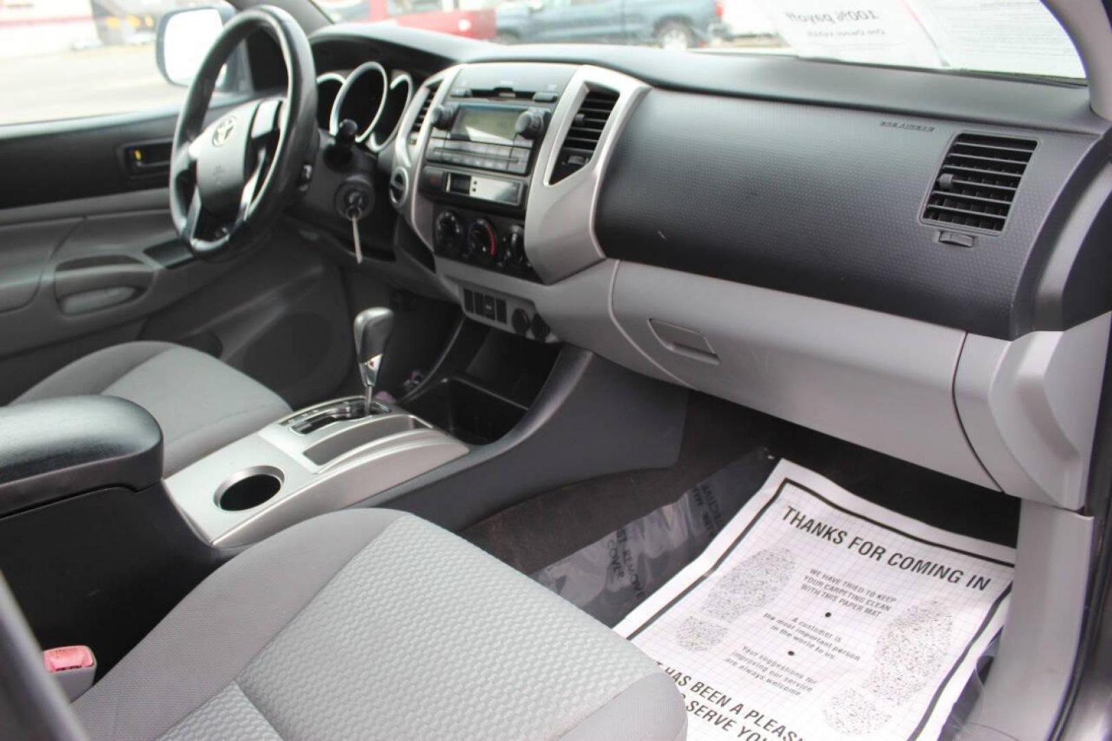 2012 Gray Toyota Tacoma Access Cab V6 Auto 4WD (5TFUU4EN2CX) with an 4.0L V6 DOHC 24V engine, 5-Speed Automatic transmission, located at 4301 NW 39th , Oklahoma City, OK, 73112, (405) 949-5600, 35.512135, -97.598671 - NO DRIVERS LICENCE NO-FULL COVERAGE INSURANCE-NO CREDIT CHECK. COME ON OVER TO SUPERSPORTS AND TAKE A LOOK AND TEST DRIVE. PLEASE GIVE US A CALL AT (405) 949-5600. NO LICENSIA DE MANEJAR- NO SEGURO DE COBERTURA TOTAL- NO VERIFICACCION DE CREDITO. POR FAVOR VENGAN A SUPERSPORTS, ECHE UN - Photo#9