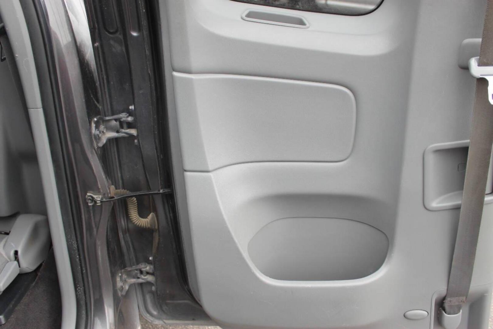 2012 Gray Toyota Tacoma Access Cab V6 Auto 4WD (5TFUU4EN2CX) with an 4.0L V6 DOHC 24V engine, 5-Speed Automatic transmission, located at 4301 NW 39th , Oklahoma City, OK, 73112, (405) 949-5600, 35.512135, -97.598671 - NO DRIVERS LICENCE NO-FULL COVERAGE INSURANCE-NO CREDIT CHECK. COME ON OVER TO SUPERSPORTS AND TAKE A LOOK AND TEST DRIVE. PLEASE GIVE US A CALL AT (405) 949-5600. NO LICENSIA DE MANEJAR- NO SEGURO DE COBERTURA TOTAL- NO VERIFICACCION DE CREDITO. POR FAVOR VENGAN A SUPERSPORTS, ECHE UN - Photo#12