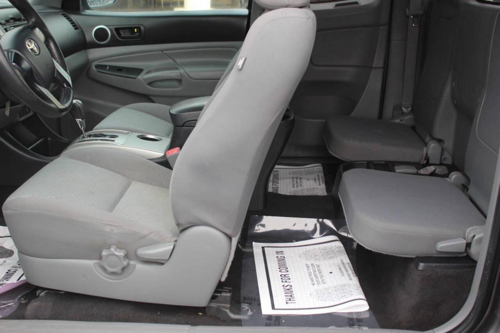 2012 Gray Toyota Tacoma Access Cab V6 Auto 4WD (5TFUU4EN2CX) with an 4.0L V6 DOHC 24V engine, 5-Speed Automatic transmission, located at 4301 NW 39th , Oklahoma City, OK, 73112, (405) 949-5600, 35.512135, -97.598671 - NO DRIVERS LICENCE NO-FULL COVERAGE INSURANCE-NO CREDIT CHECK. COME ON OVER TO SUPERSPORTS AND TAKE A LOOK AND TEST DRIVE. PLEASE GIVE US A CALL AT (405) 949-5600. NO LICENSIA DE MANEJAR- NO SEGURO DE COBERTURA TOTAL- NO VERIFICACCION DE CREDITO. POR FAVOR VENGAN A SUPERSPORTS, ECHE UN - Photo#15