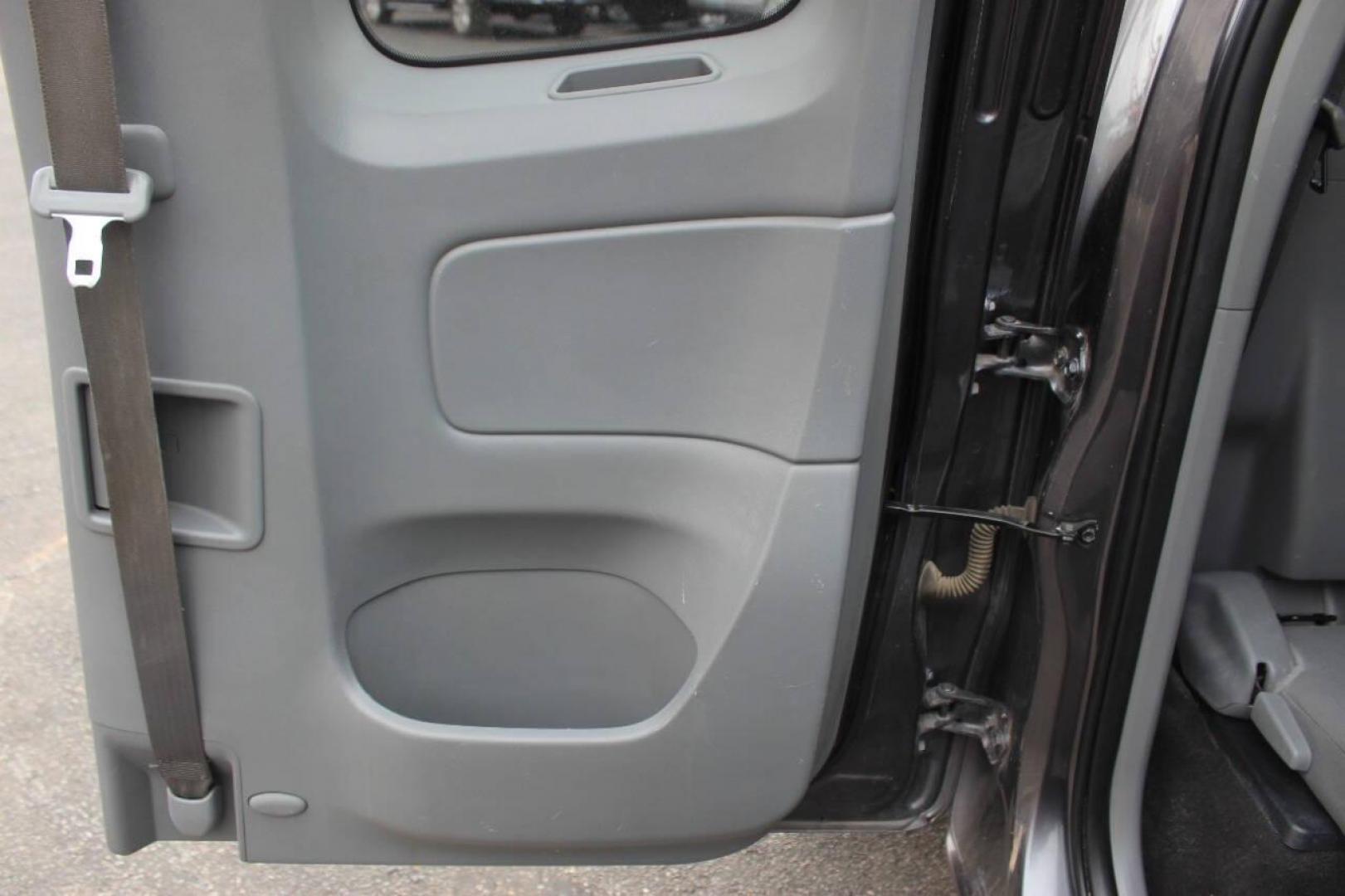 2012 Gray Toyota Tacoma Access Cab V6 Auto 4WD (5TFUU4EN2CX) with an 4.0L V6 DOHC 24V engine, 5-Speed Automatic transmission, located at 4301 NW 39th , Oklahoma City, OK, 73112, (405) 949-5600, 35.512135, -97.598671 - NO DRIVERS LICENCE NO-FULL COVERAGE INSURANCE-NO CREDIT CHECK. COME ON OVER TO SUPERSPORTS AND TAKE A LOOK AND TEST DRIVE. PLEASE GIVE US A CALL AT (405) 949-5600. NO LICENSIA DE MANEJAR- NO SEGURO DE COBERTURA TOTAL- NO VERIFICACCION DE CREDITO. POR FAVOR VENGAN A SUPERSPORTS, ECHE UN - Photo#16