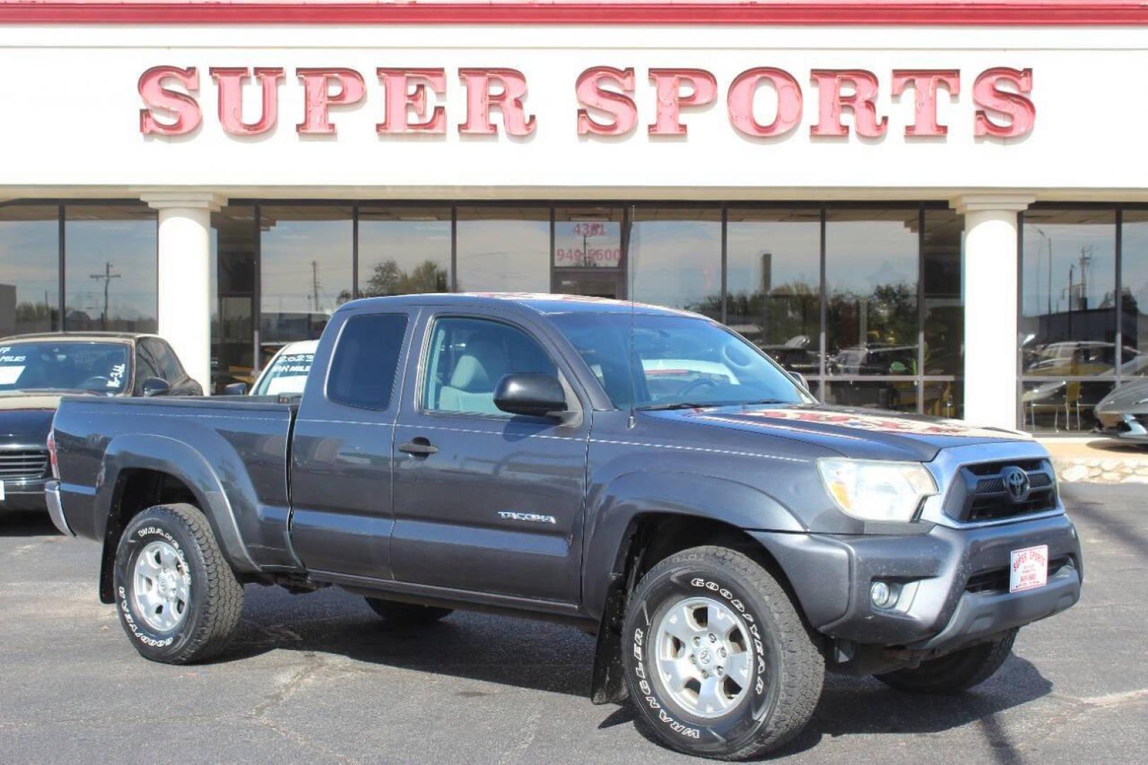 2012 Gray Toyota Tacoma Access Cab V6 Auto 4WD (5TFUU4EN2CX) with an 4.0L V6 DOHC 24V engine, 5-Speed Automatic transmission, located at 4301 NW 39th , Oklahoma City, OK, 73112, (405) 949-5600, 35.512135, -97.598671 - NO DRIVERS LICENCE NO-FULL COVERAGE INSURANCE-NO CREDIT CHECK. COME ON OVER TO SUPERSPORTS AND TAKE A LOOK AND TEST DRIVE. PLEASE GIVE US A CALL AT (405) 949-5600. NO LICENSIA DE MANEJAR- NO SEGURO DE COBERTURA TOTAL- NO VERIFICACCION DE CREDITO. POR FAVOR VENGAN A SUPERSPORTS, ECHE UN - Photo#2