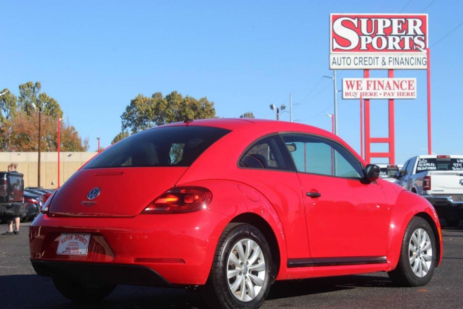 2013 Red Volkswagen Beetle 2.5L w/Sunroof Sound and Nav (3VWFP7AT7DM) with an 2.5L L5 DOHC 20V engine, 5-Speed Manual transmission, located at 4301 NW 39th , Oklahoma City, OK, 73112, (405) 949-5600, 35.512135, -97.598671 - NO DRIVERS LICENCE NO-FULL COVERAGE INSURANCE-NO CREDIT CHECK. COME ON OVER TO SUPERSPORTS AND TAKE A LOOK AND TEST DRIVE. PLEASE GIVE US A CALL AT (405) 949-5600. NO LICENSIA DE MANEJAR- NO SEGURO DE COBERTURA TOTAL- NO VERIFICACCION DE CREDITO. POR FAVOR VENGAN A SUPERSPORTS, ECHE UN - Photo#3